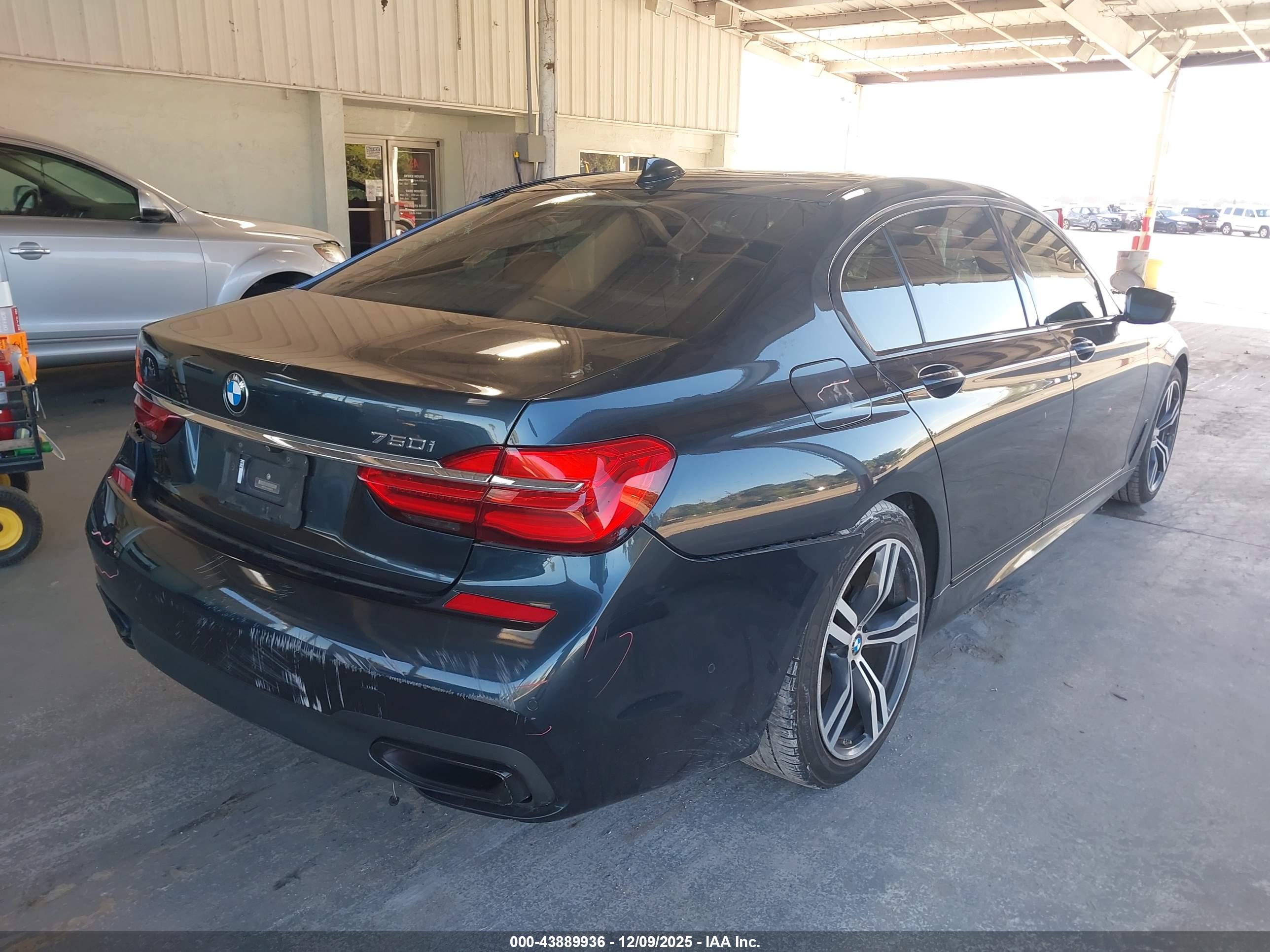BMW 750I image 4