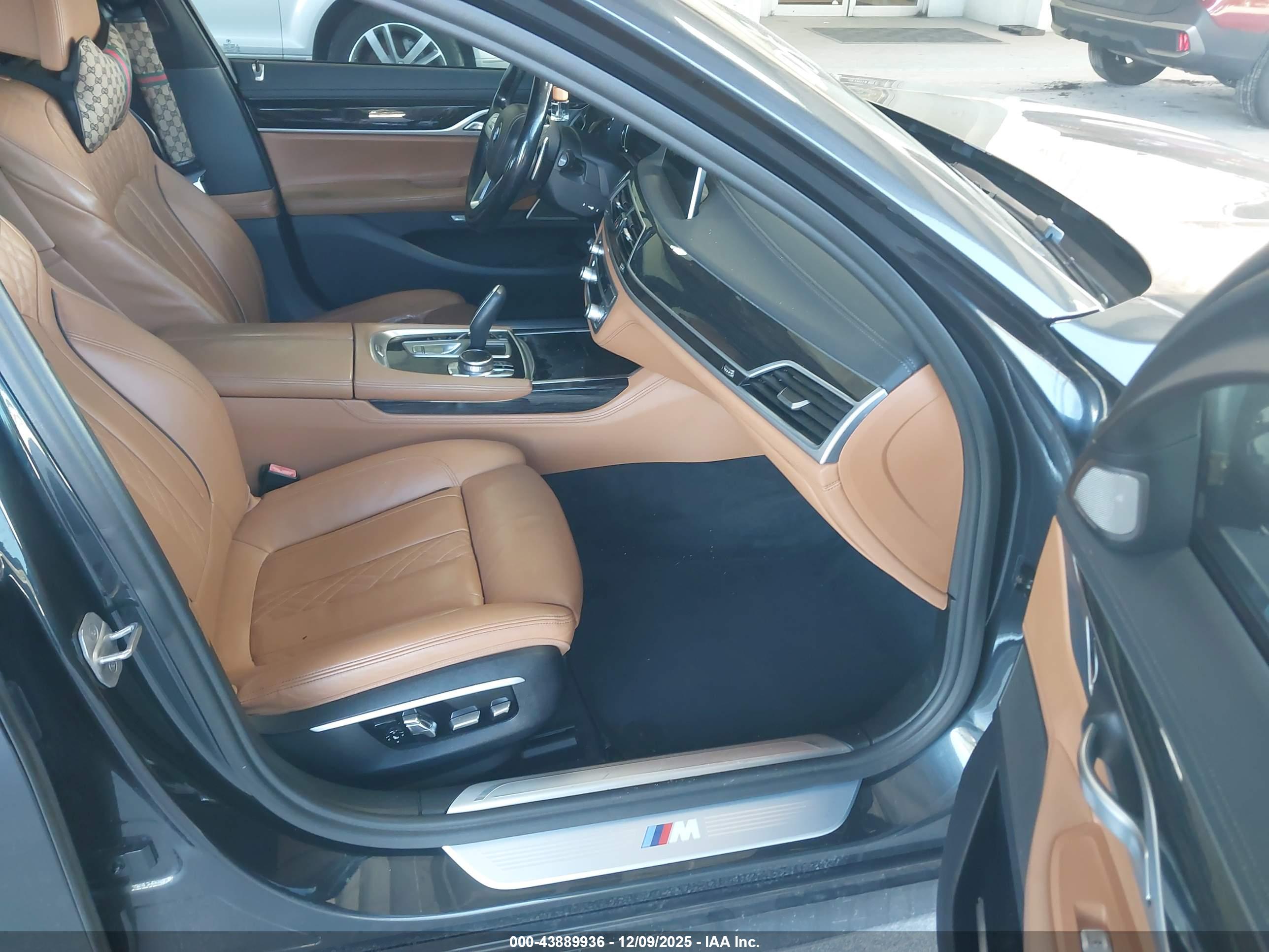 BMW 750I image 5