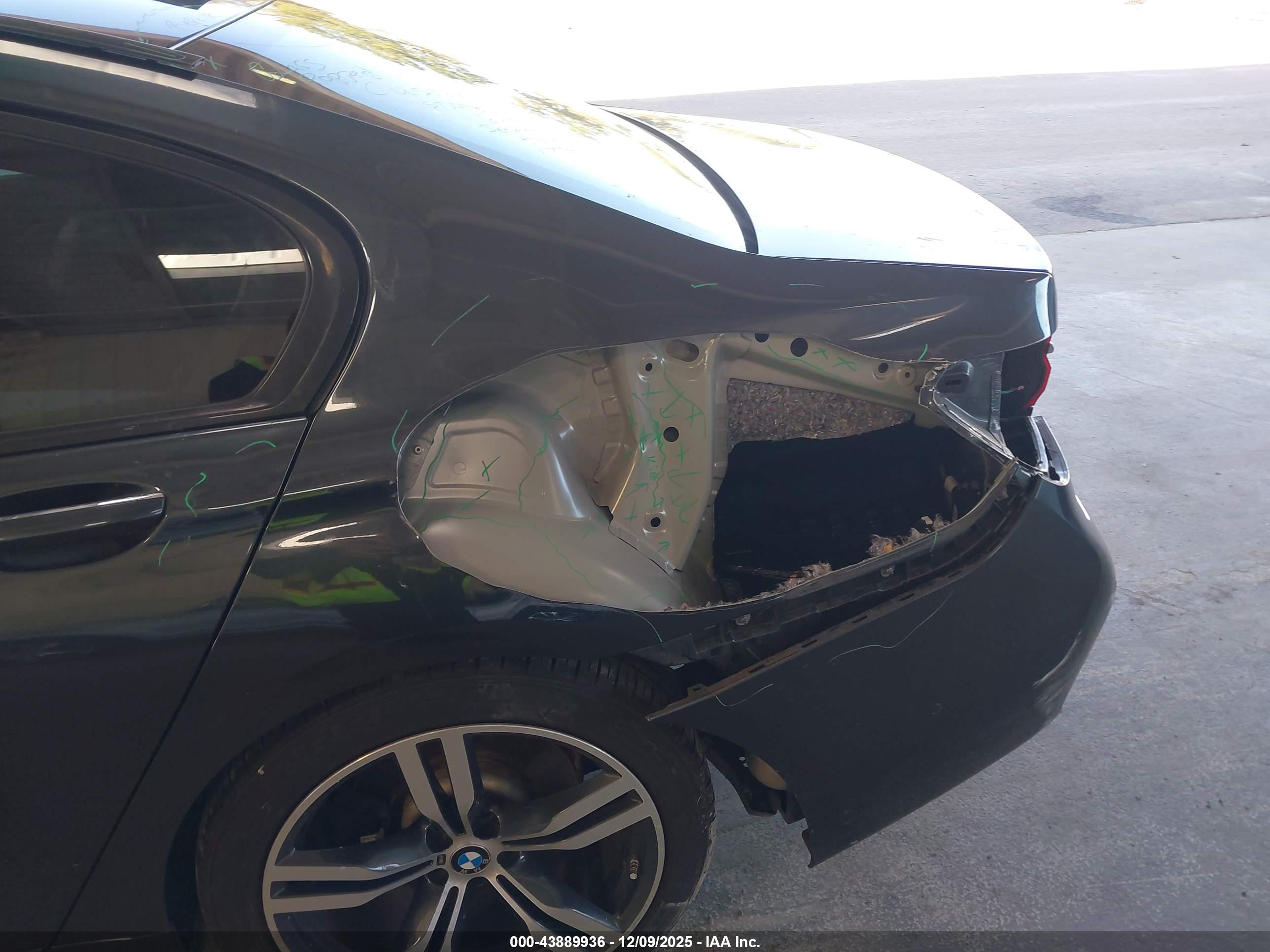 BMW 750I image 6
