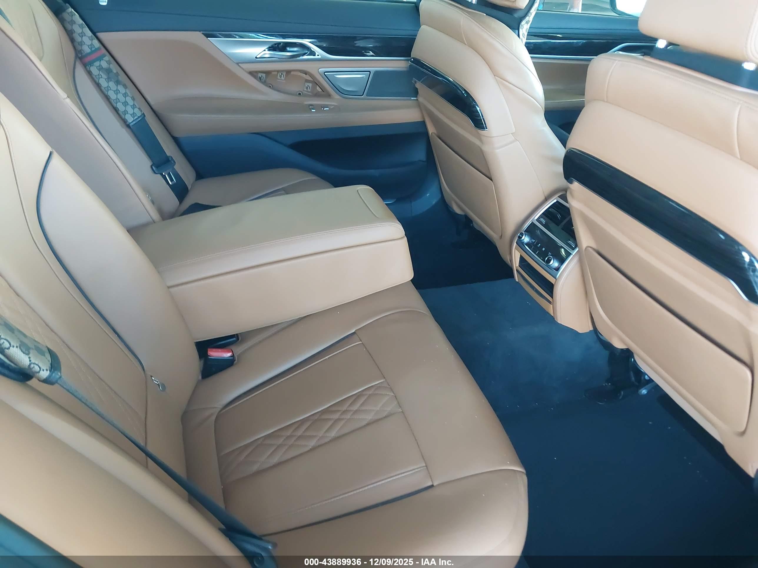 BMW 750I image 8