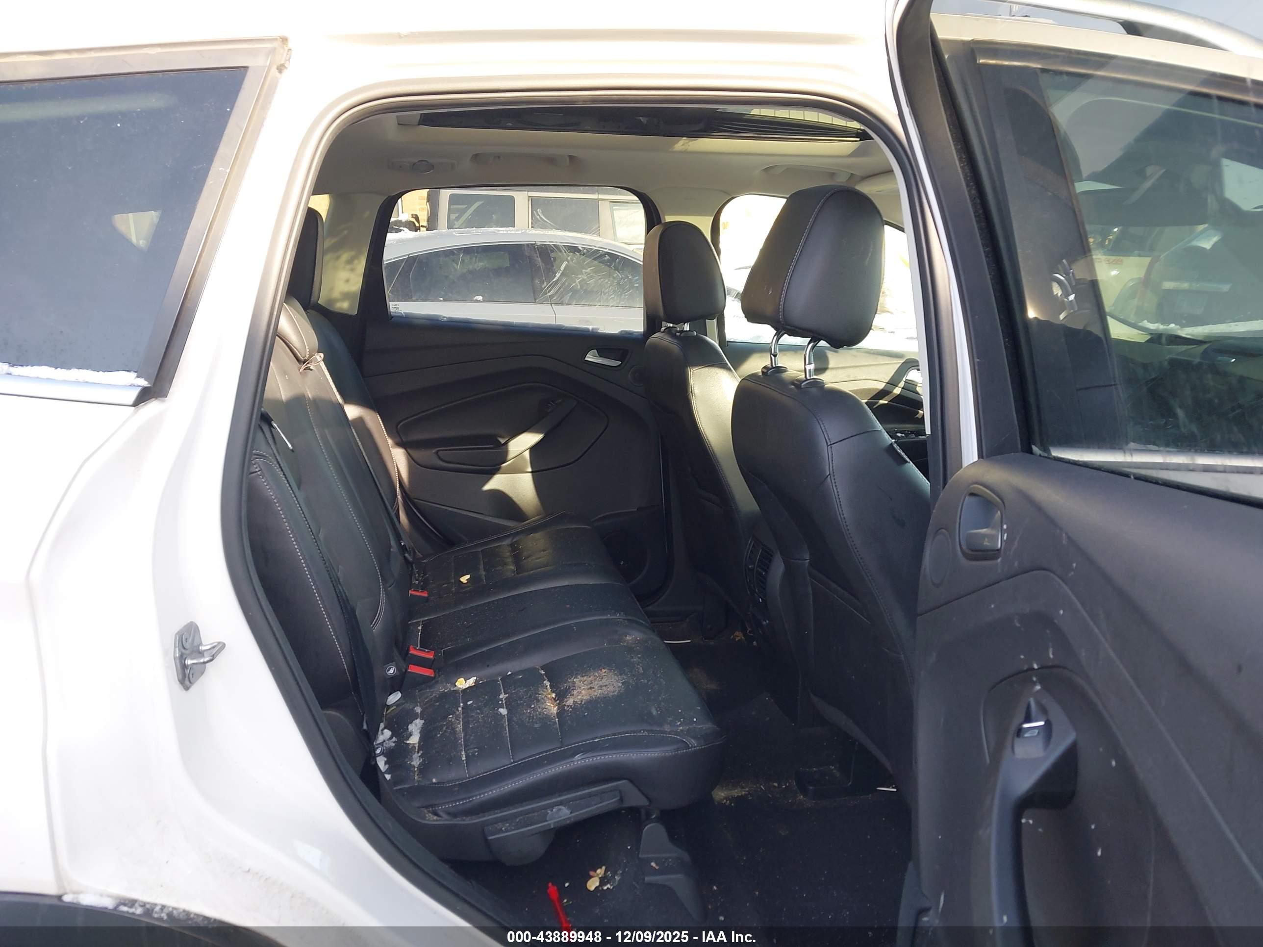 FORD ESCAPE image 8