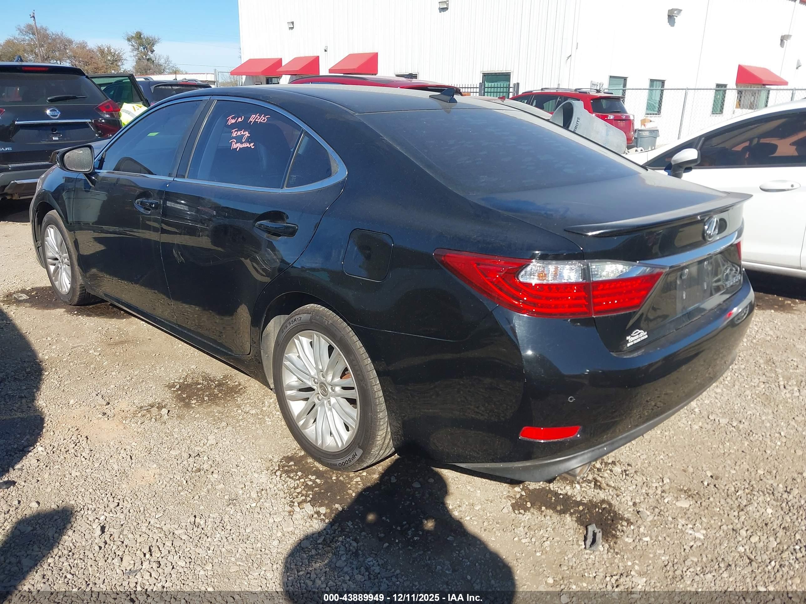 LEXUS ES image 3