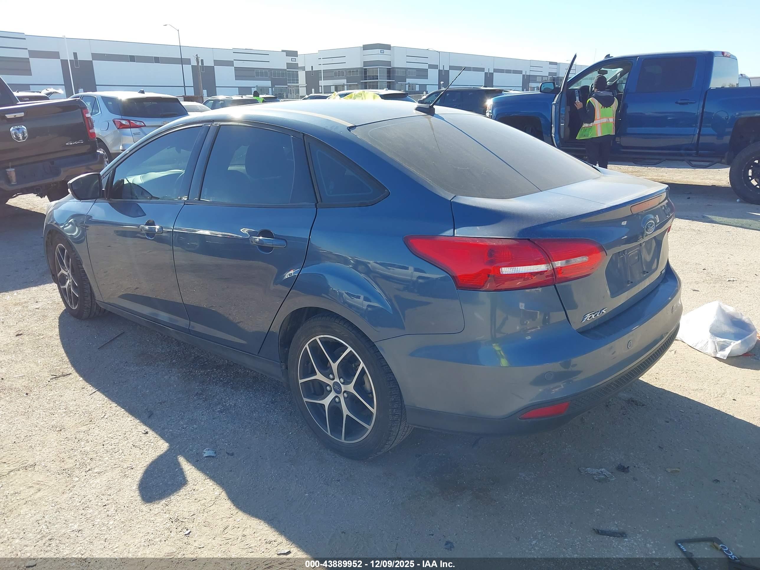 FORD FOCUS image 3
