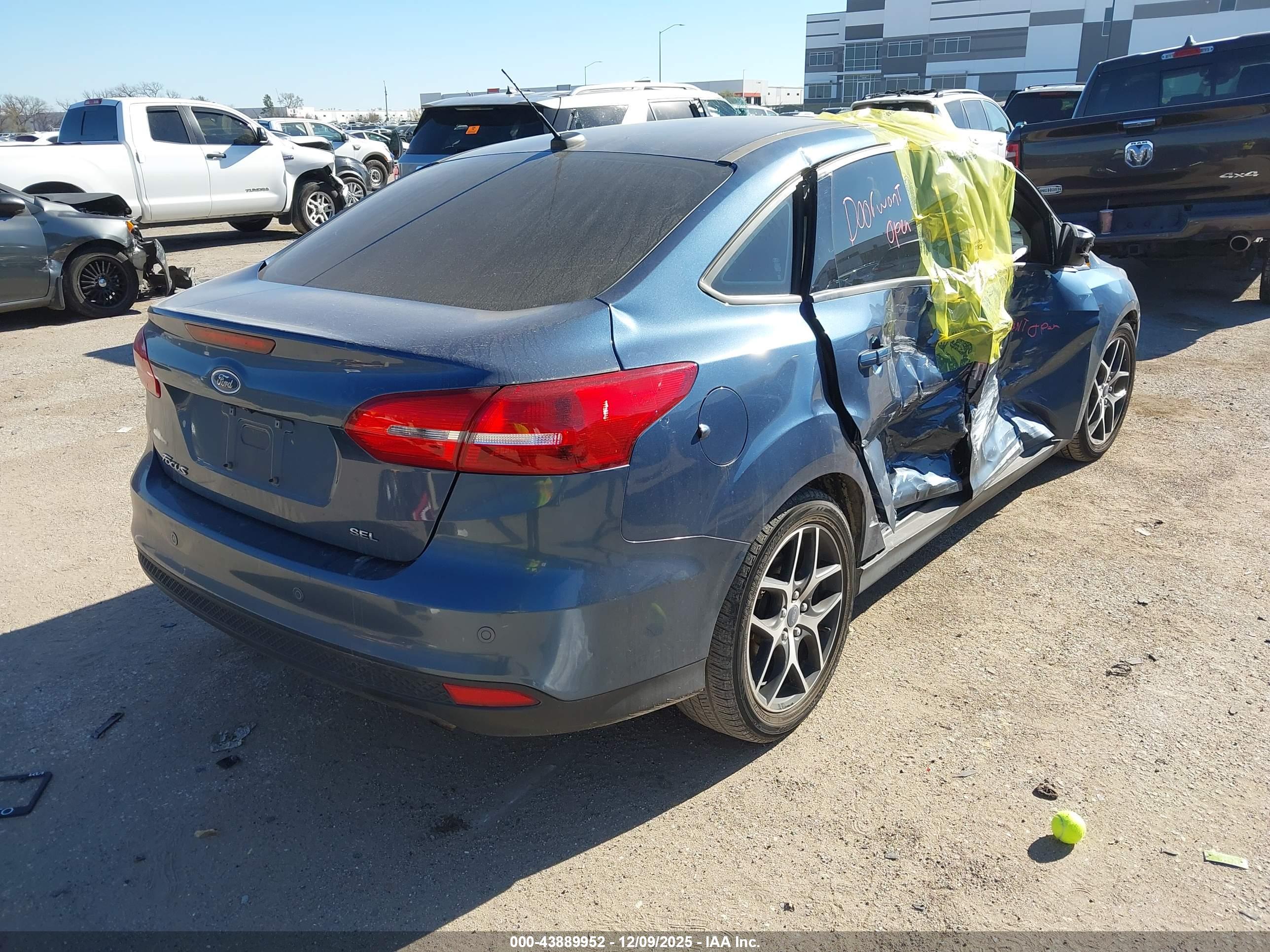 FORD FOCUS image 4