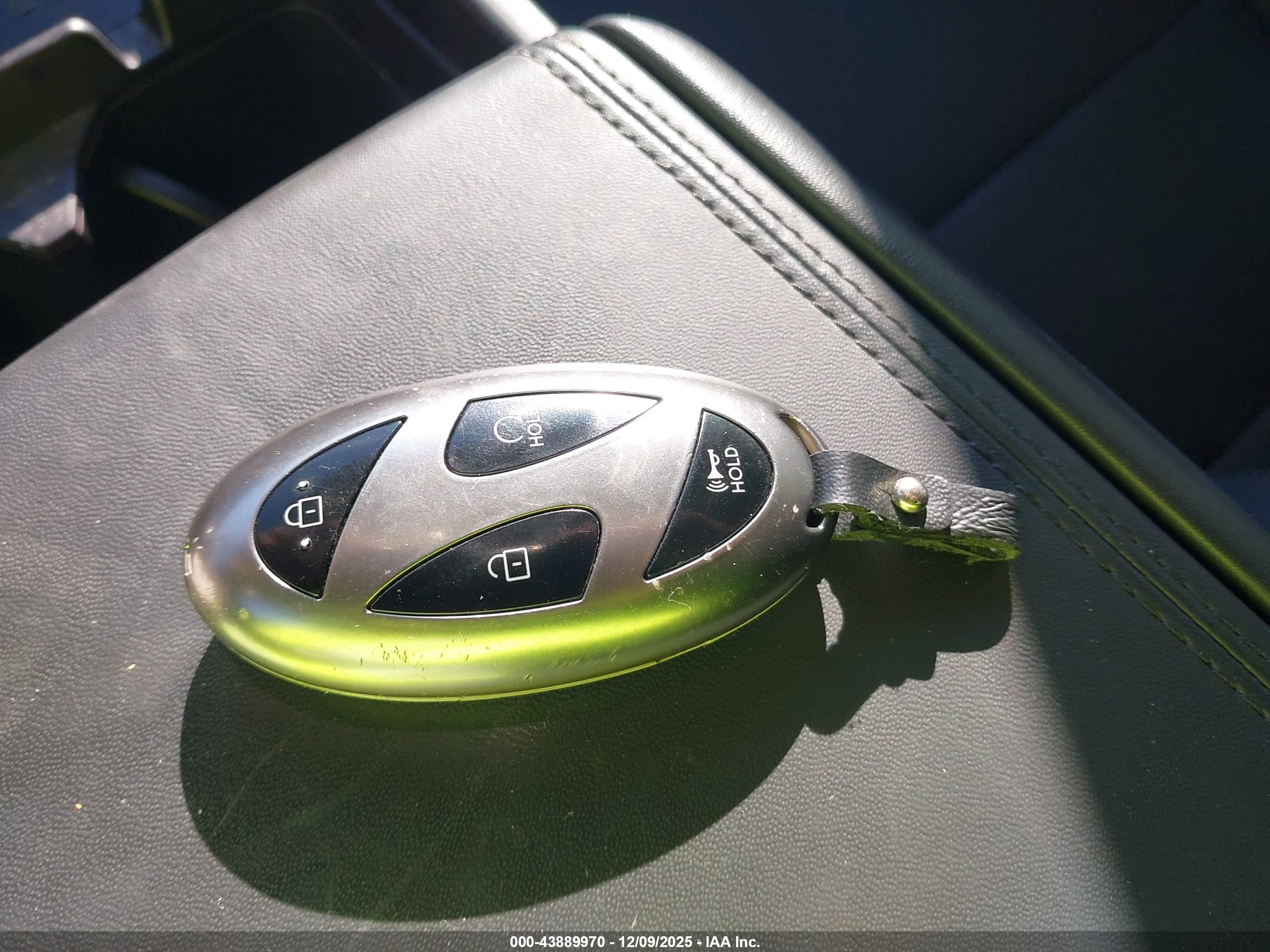 HYUNDAI SANTA image 11