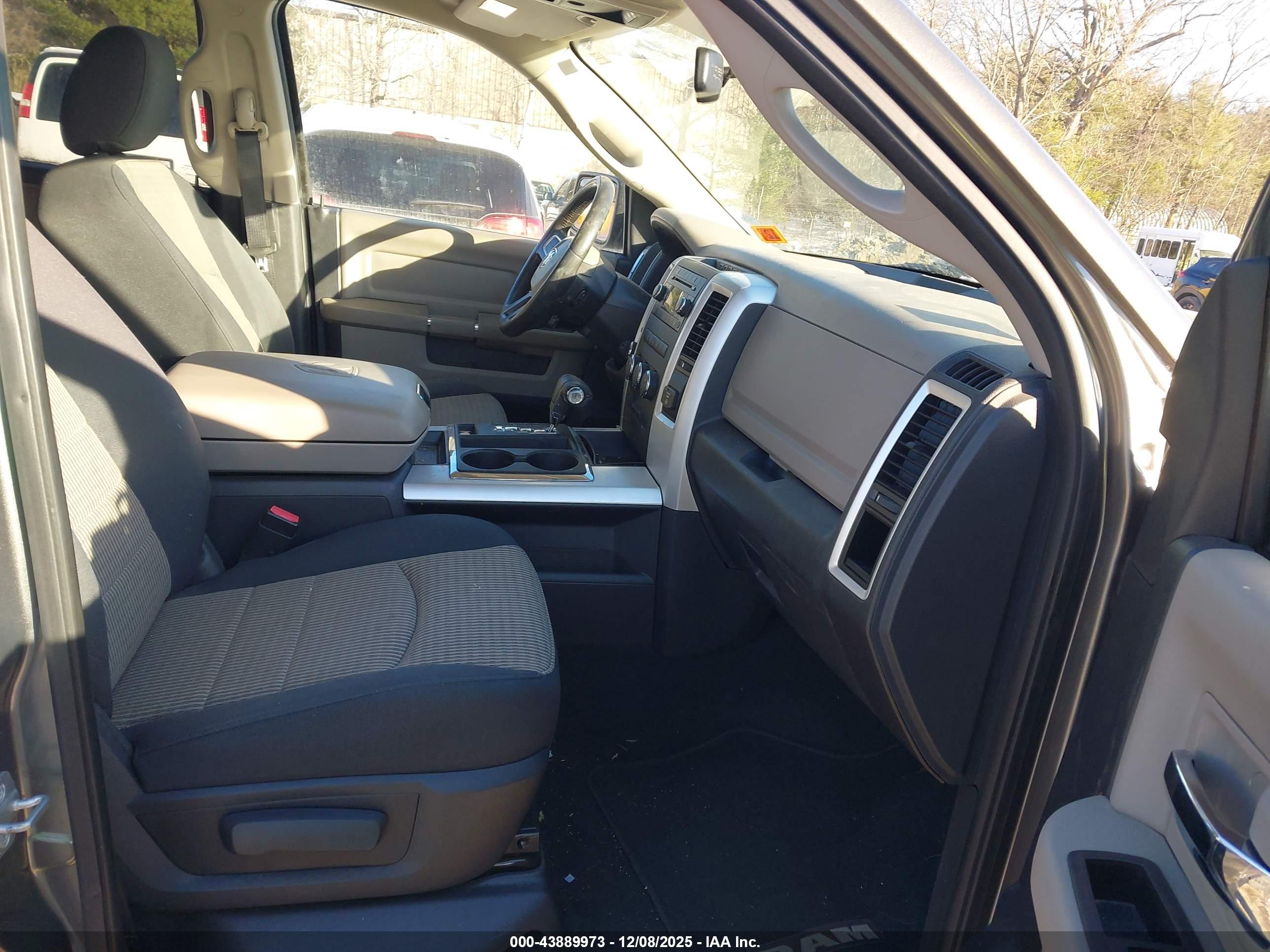 DODGE RAM image 5