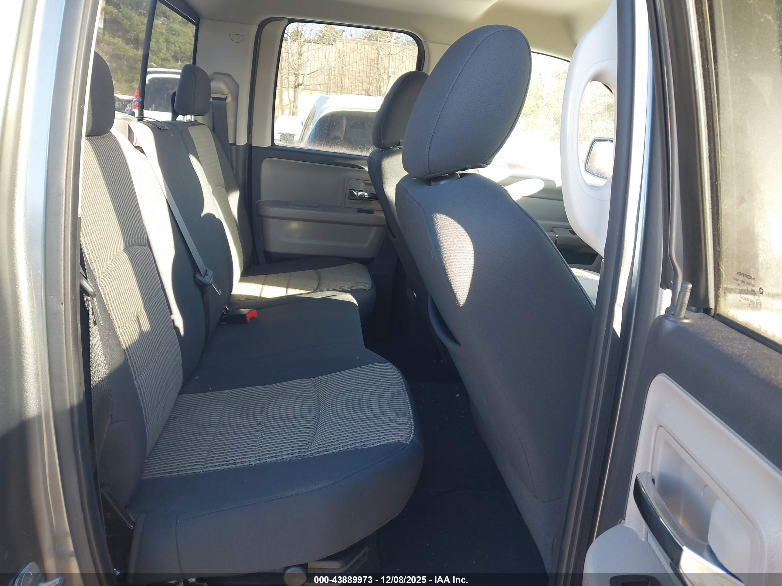 DODGE RAM image 8