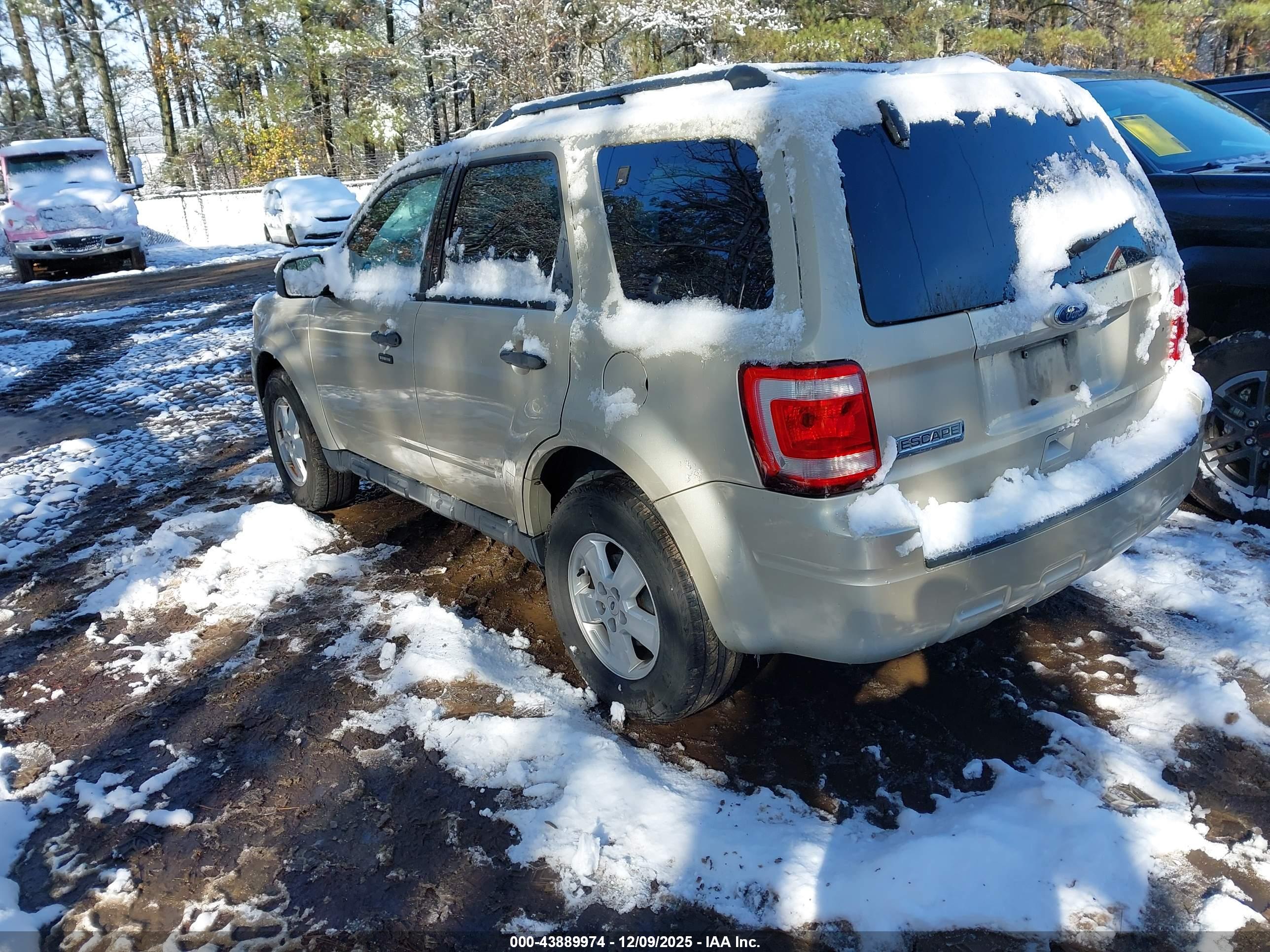 FORD ESCAPE image 3