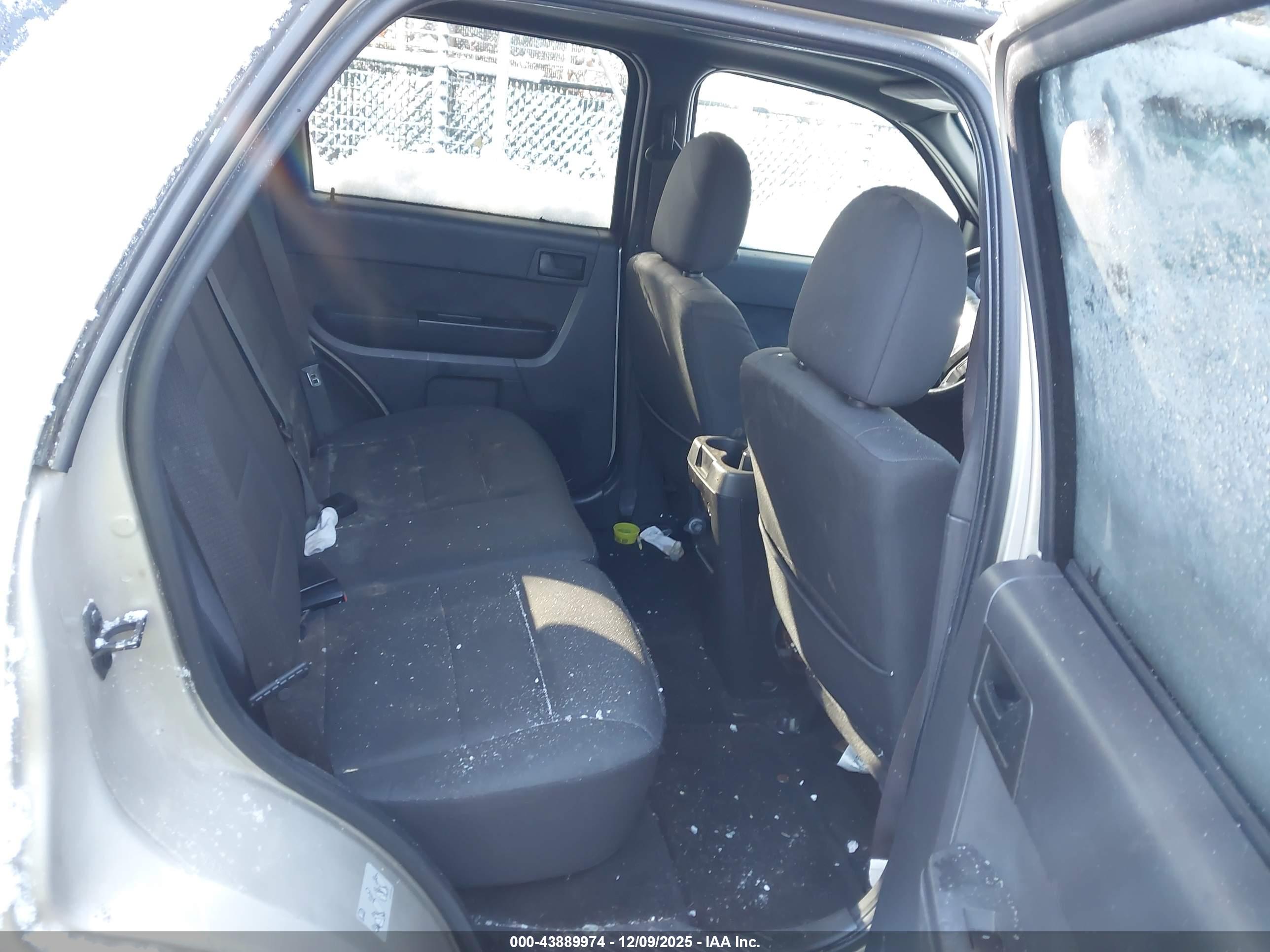 FORD ESCAPE image 8