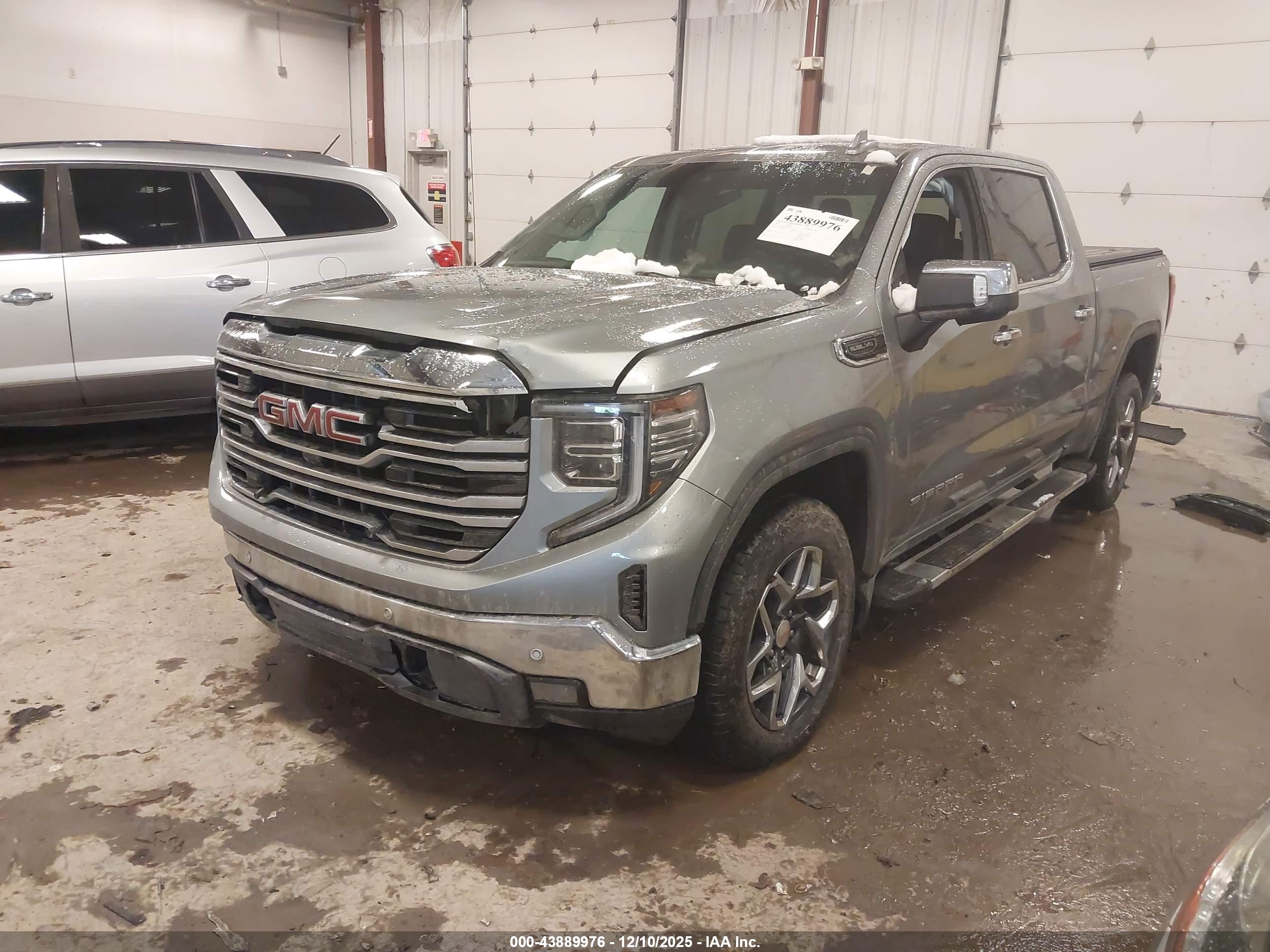 GMC SIERRA image 2