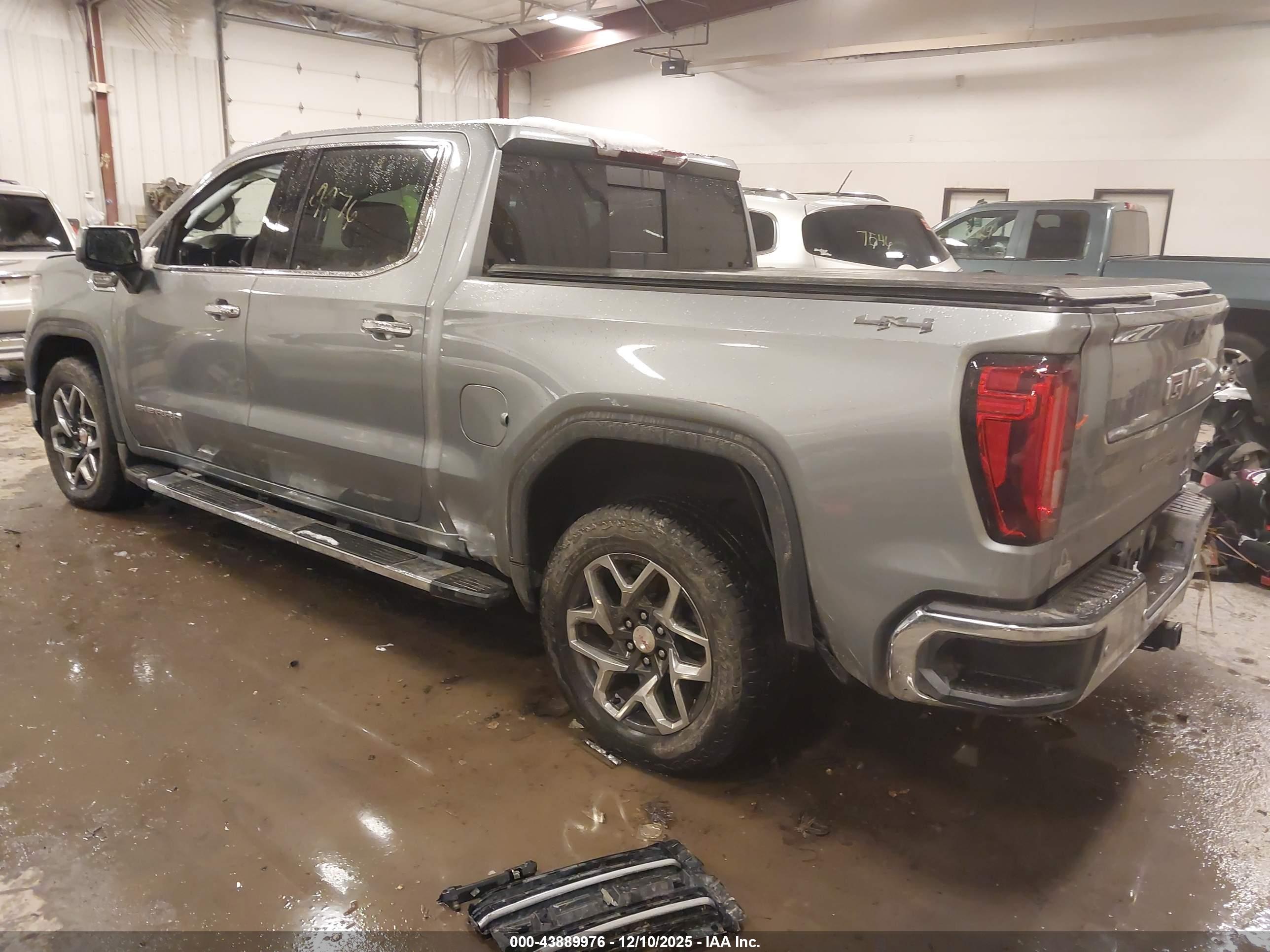 GMC SIERRA image 3