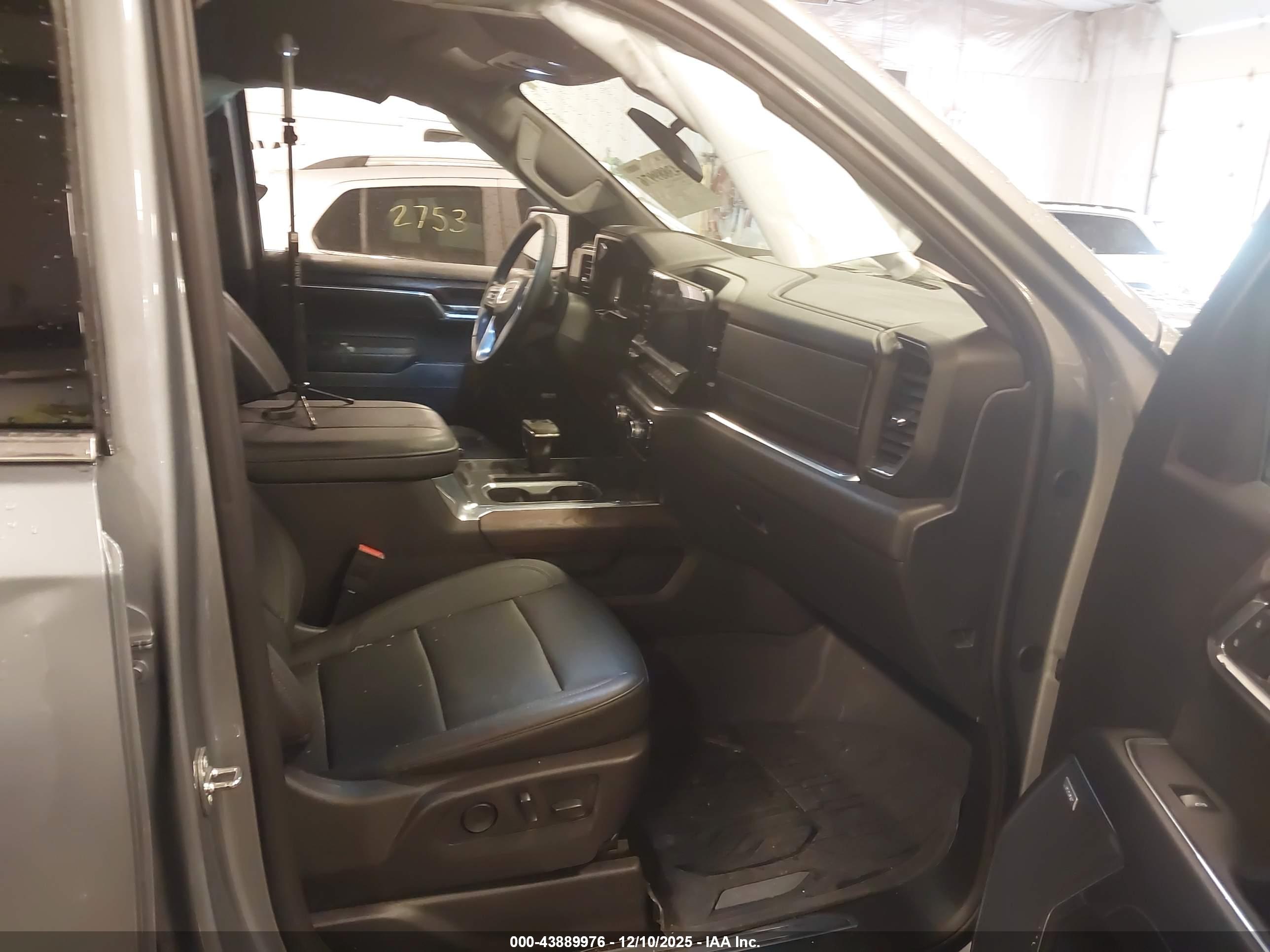 GMC SIERRA image 5