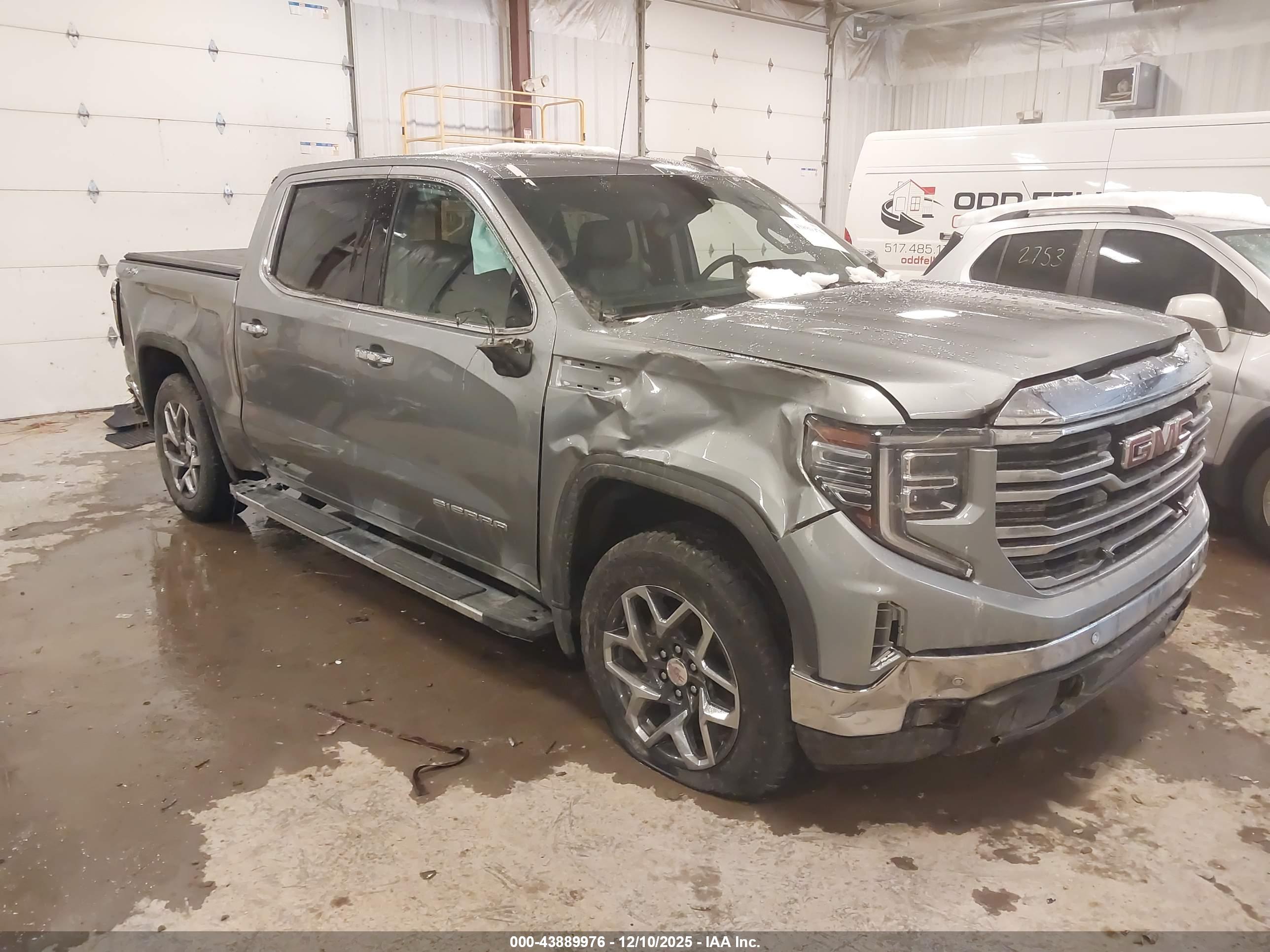 GMC SIERRA image 6