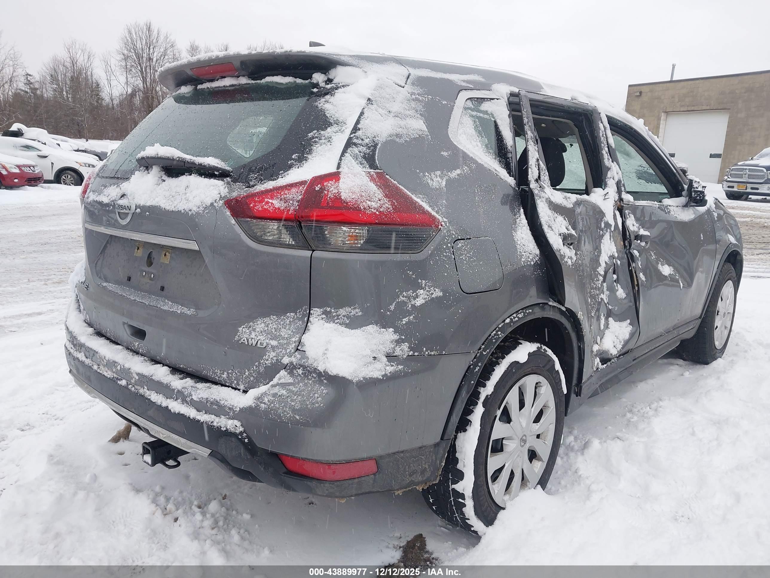 NISSAN ROGUE image 4