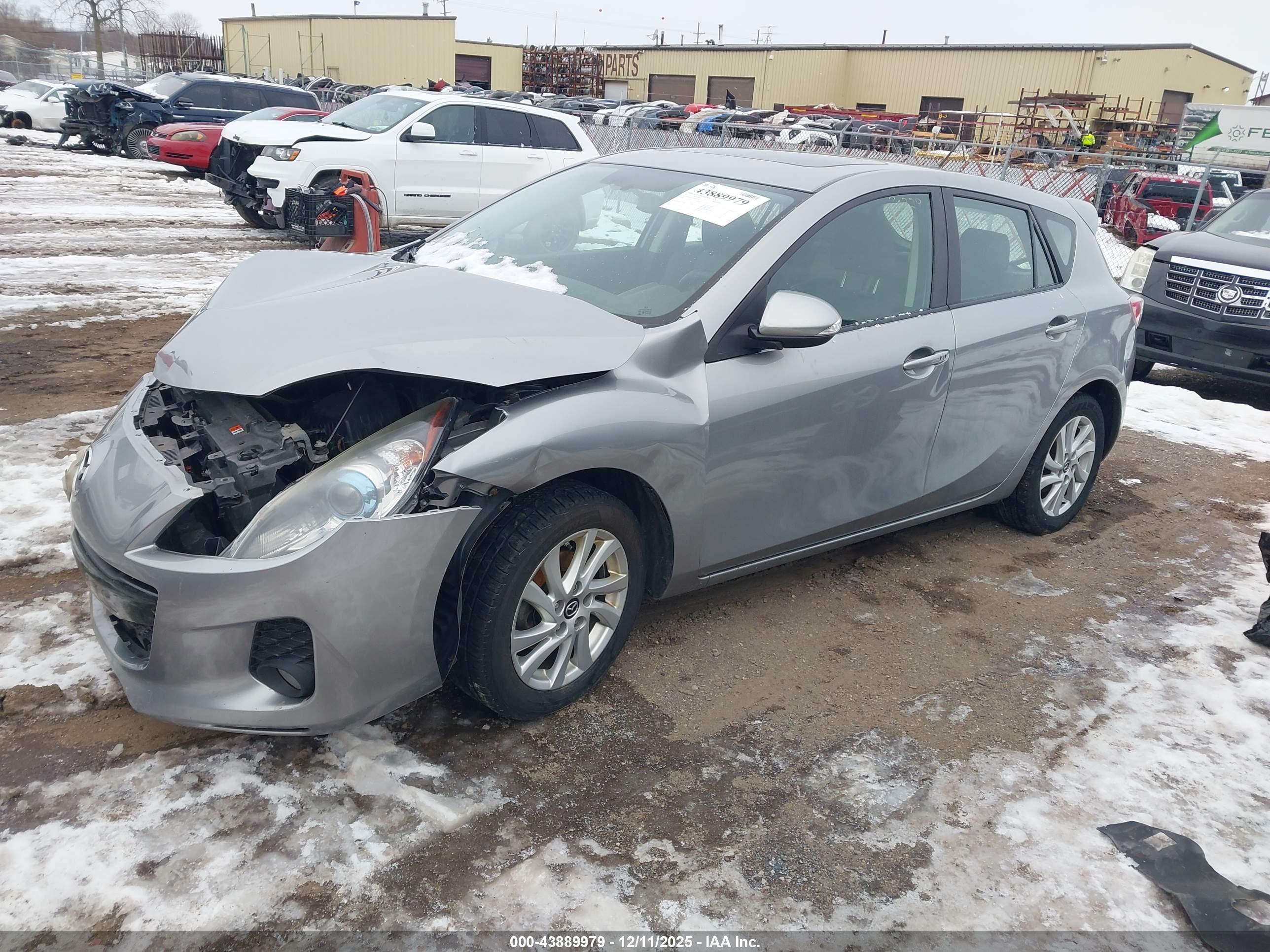 MAZDA MAZDA3 image 2
