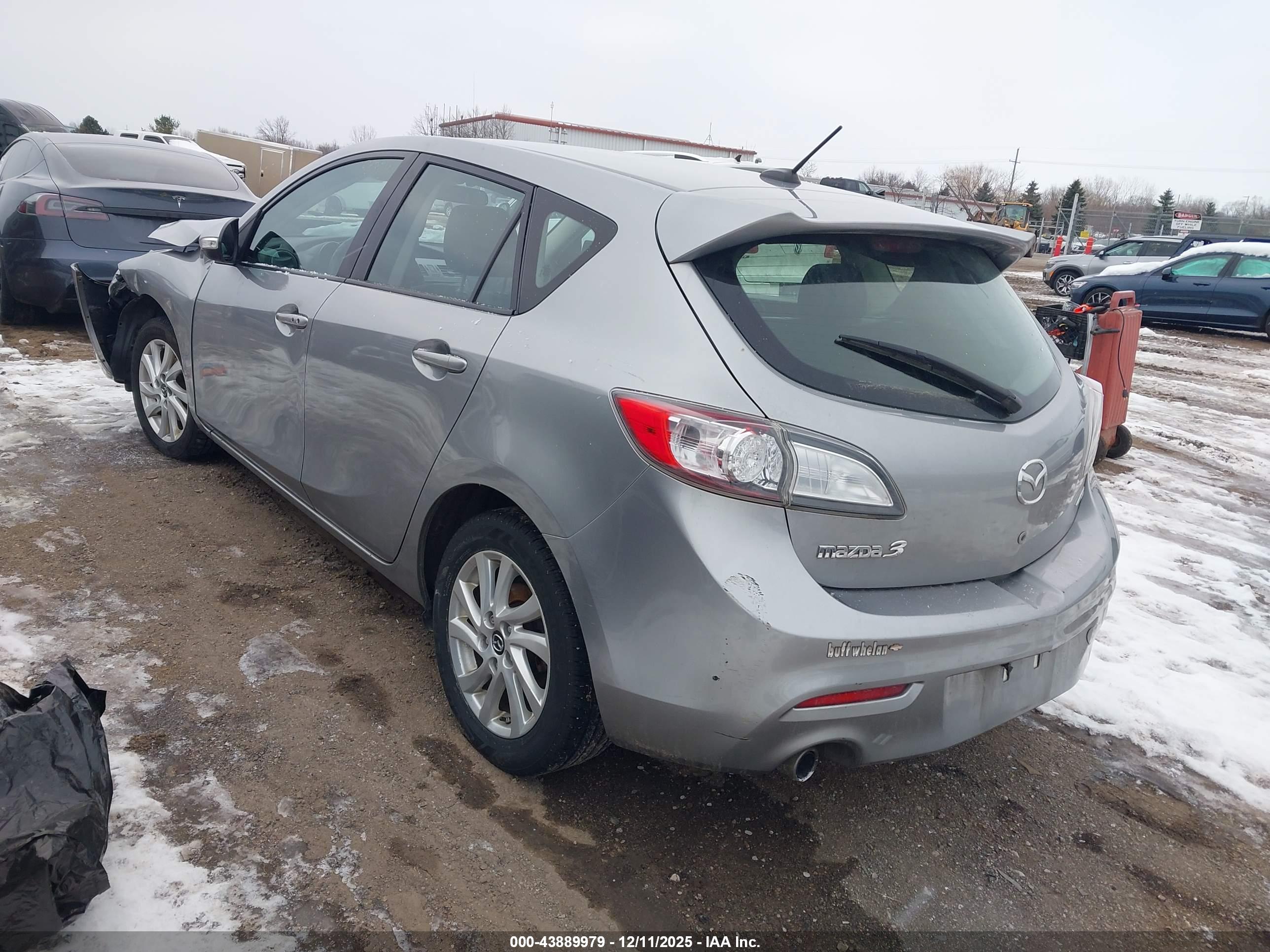 MAZDA MAZDA3 image 3