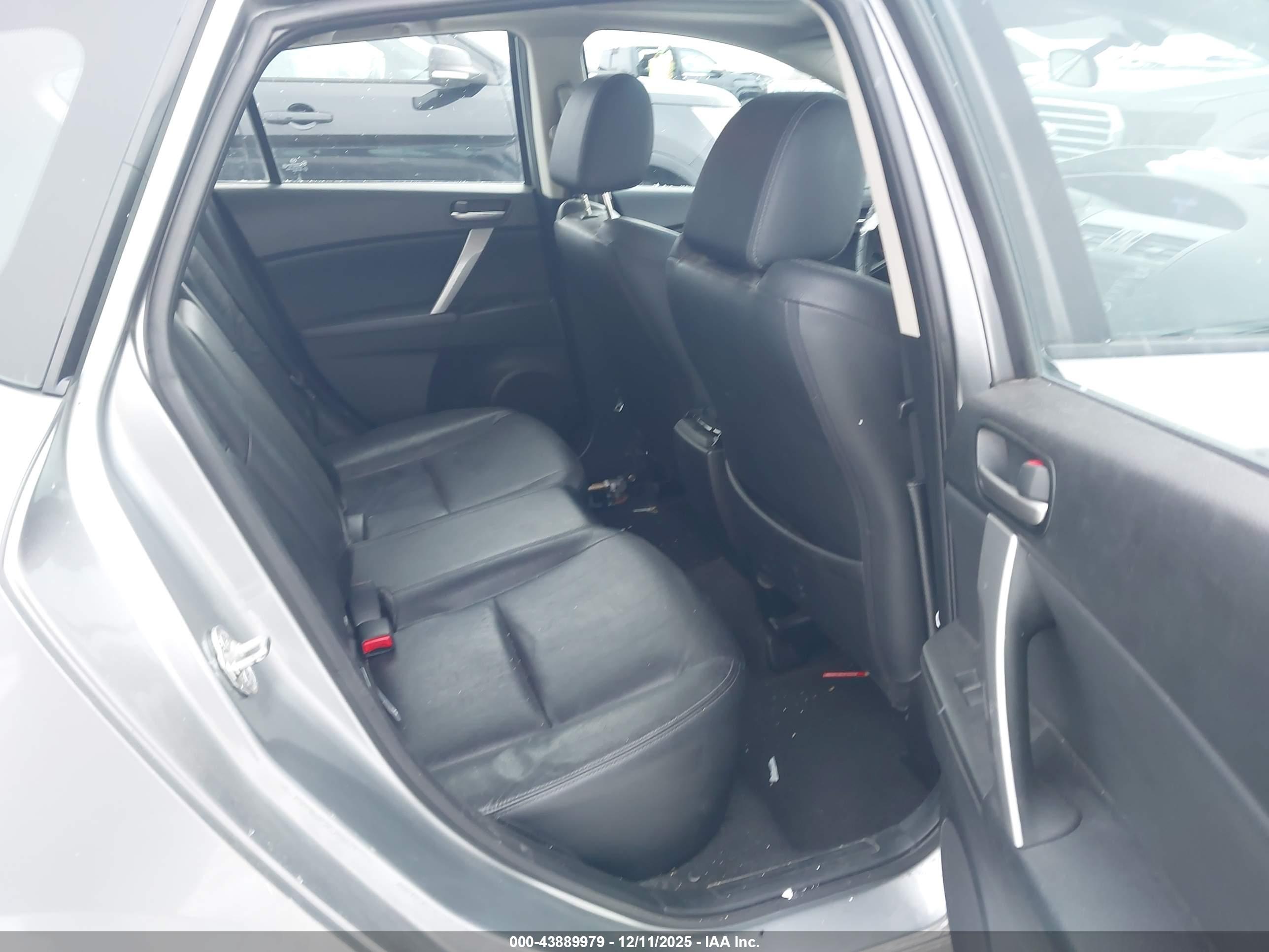 MAZDA MAZDA3 image 8