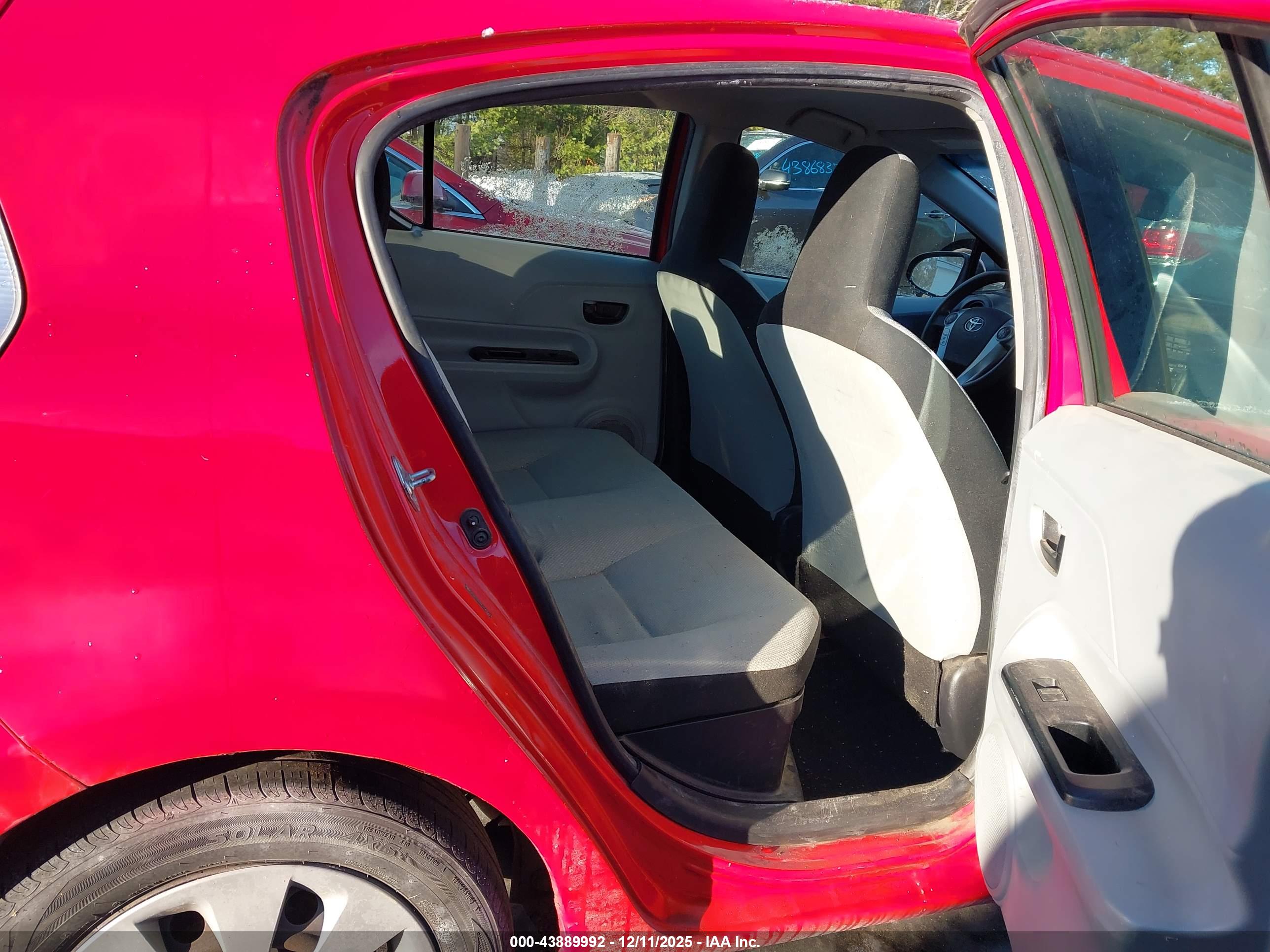 TOYOTA PRIUS image 8