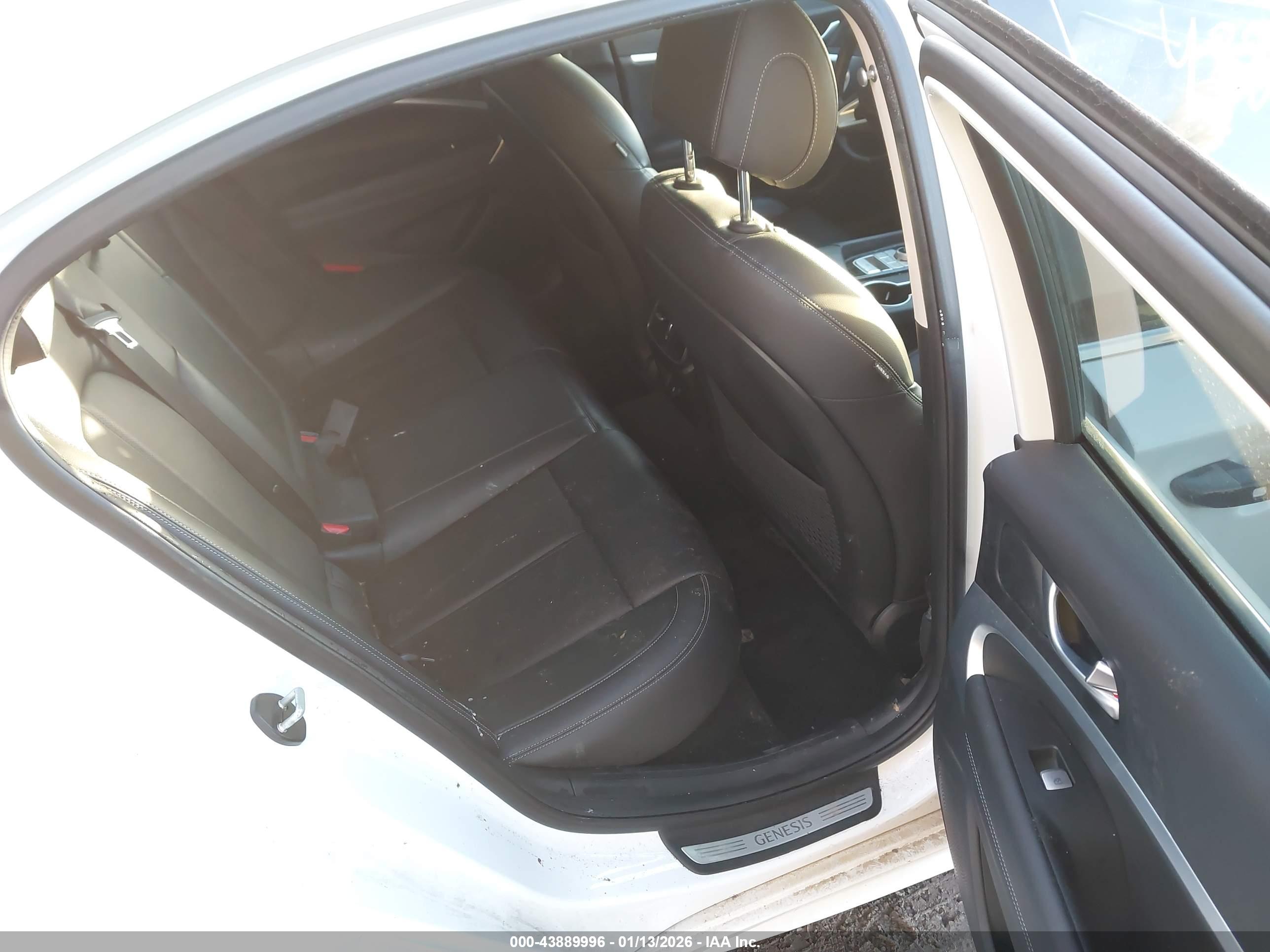 GENESIS G70 image 8