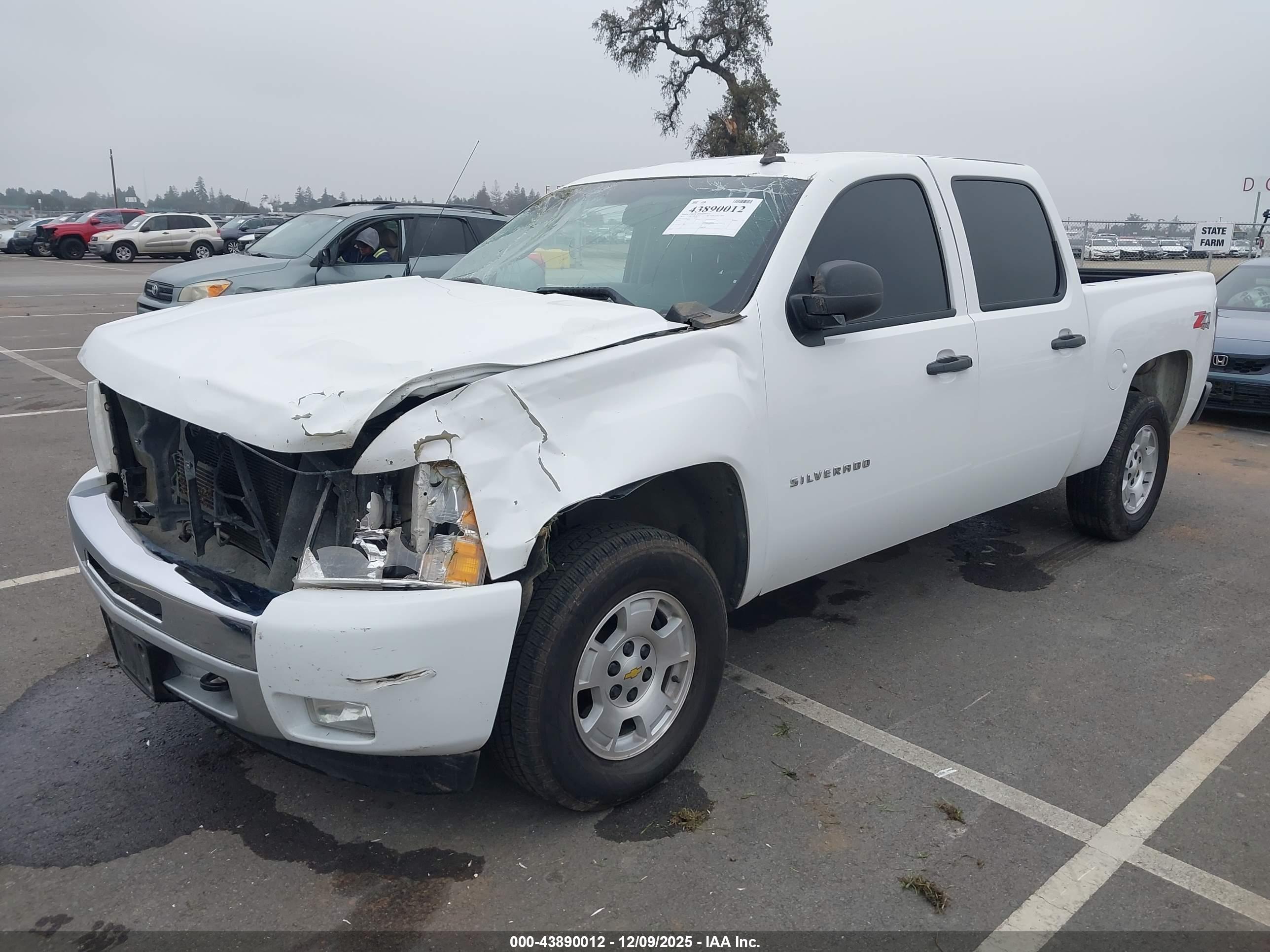 CHEVROLET SILVERADO image 2