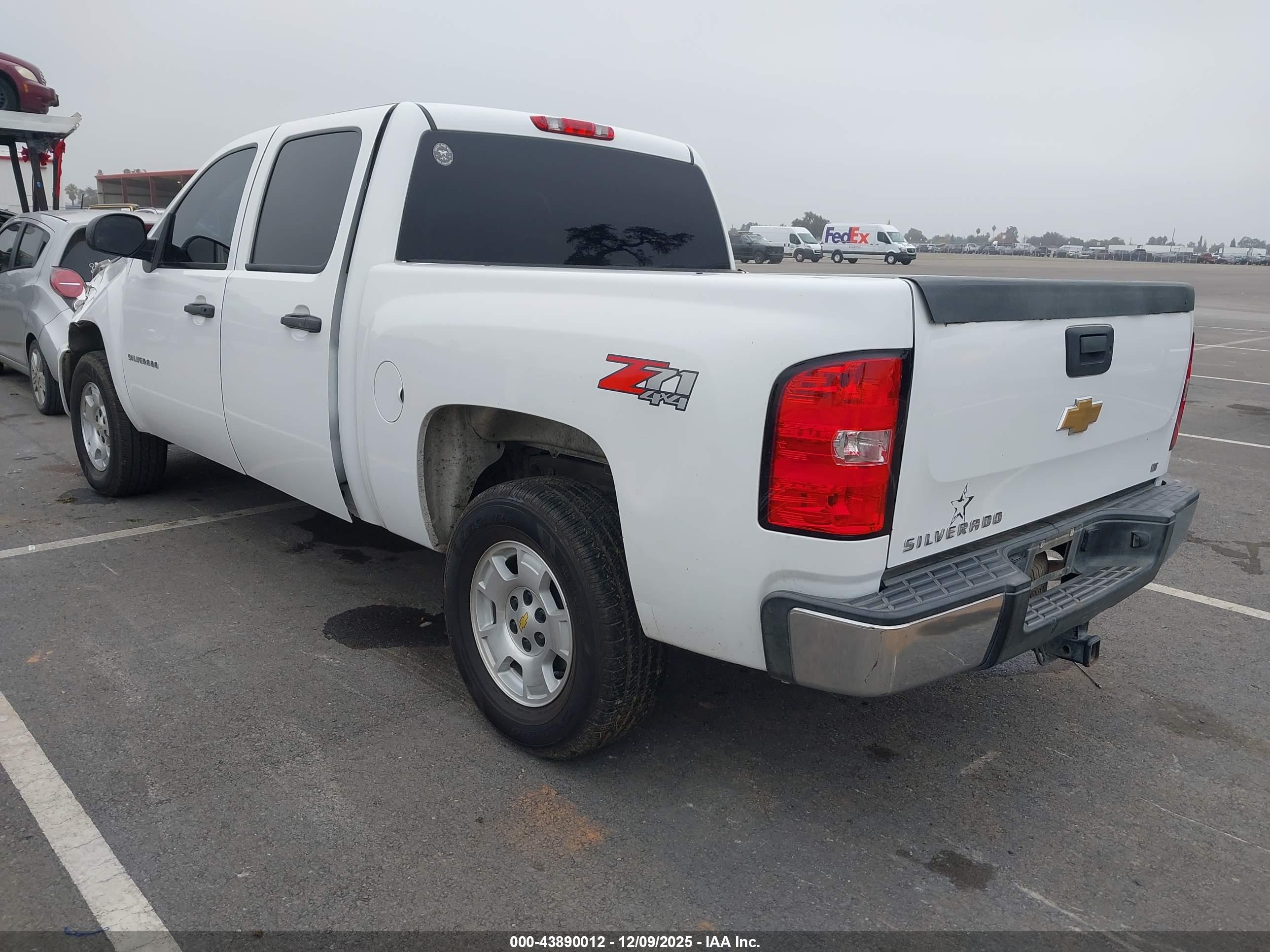 CHEVROLET SILVERADO image 3