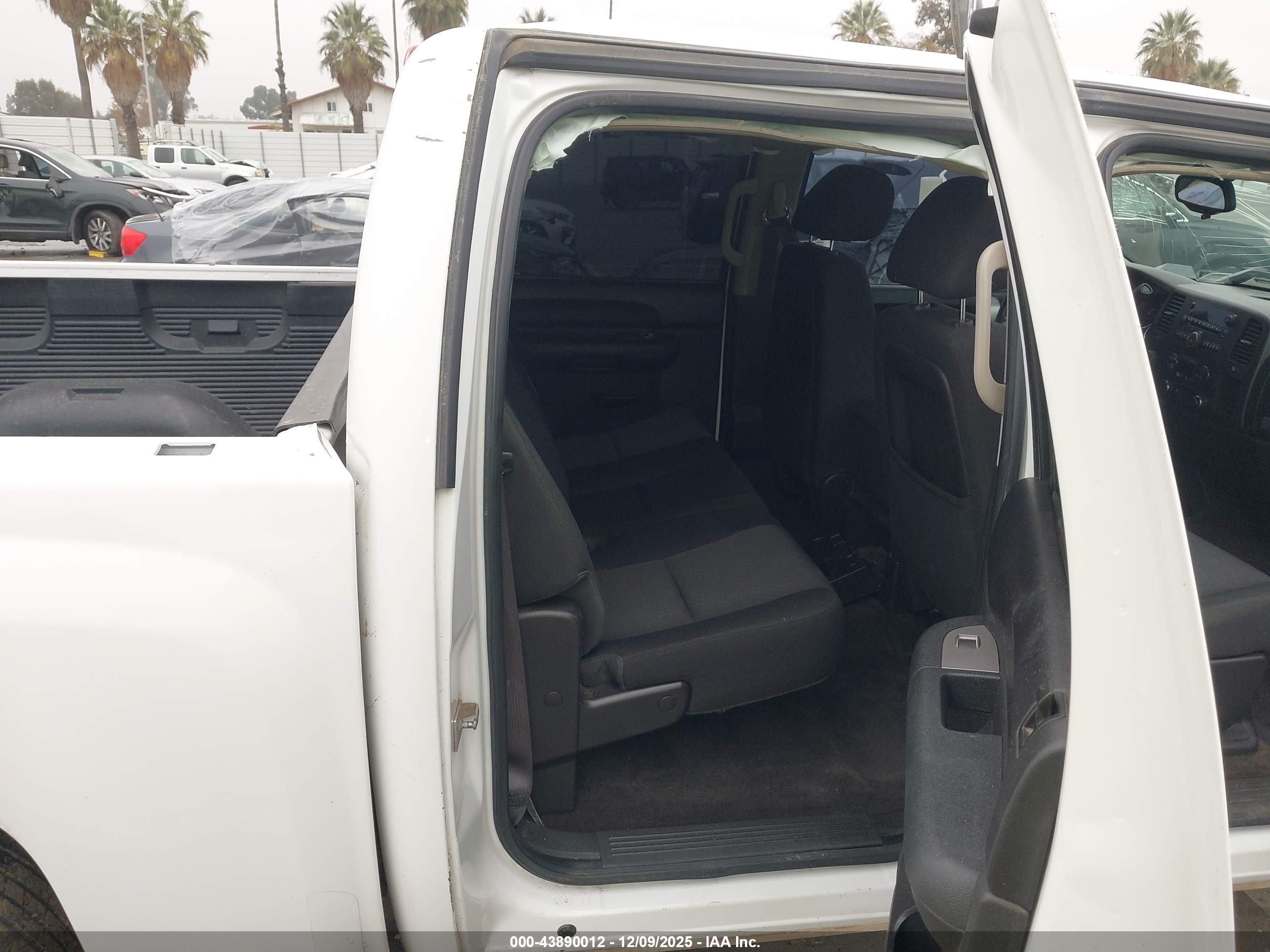 CHEVROLET SILVERADO image 8