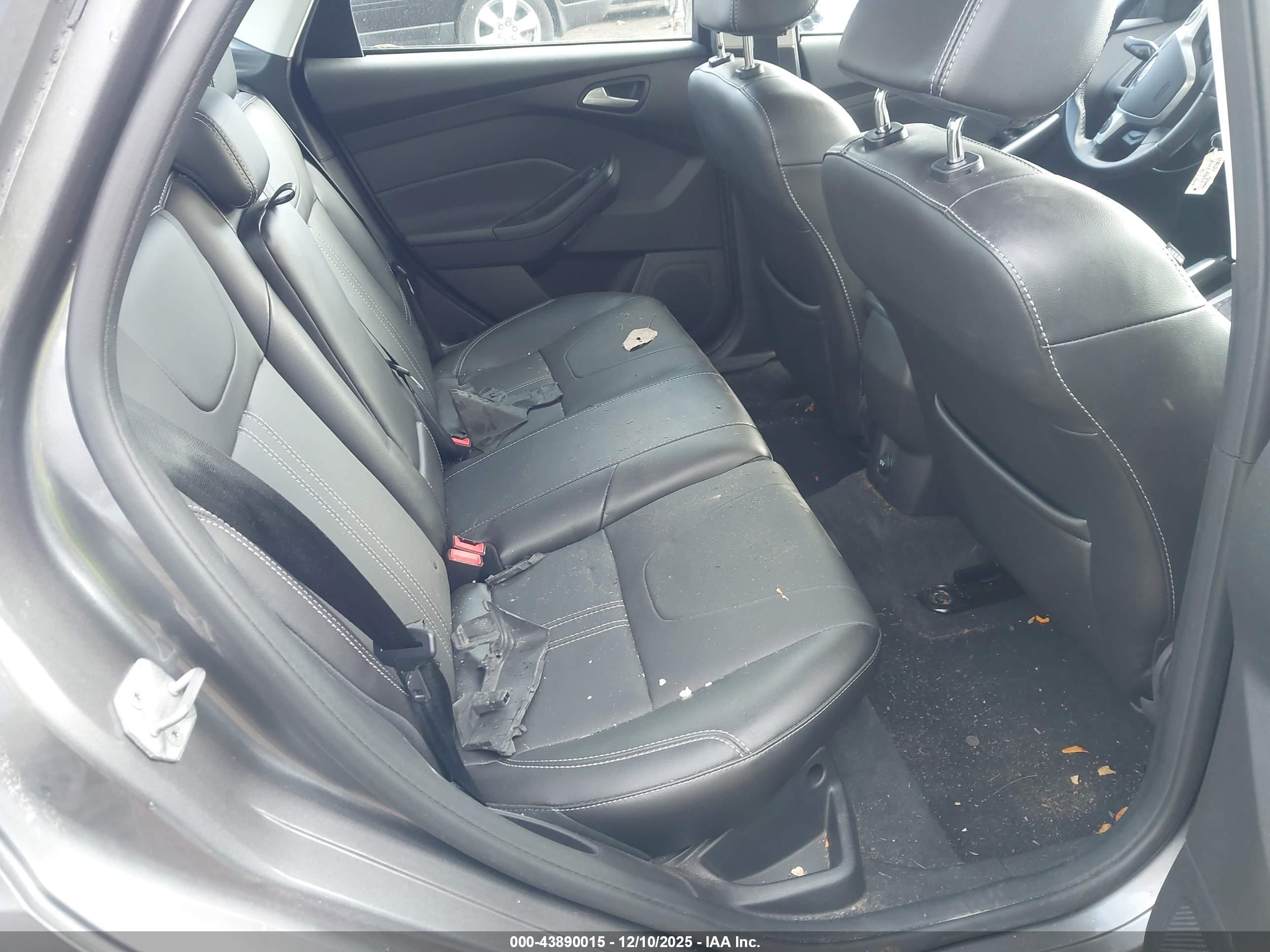 FORD FOCUS image 8