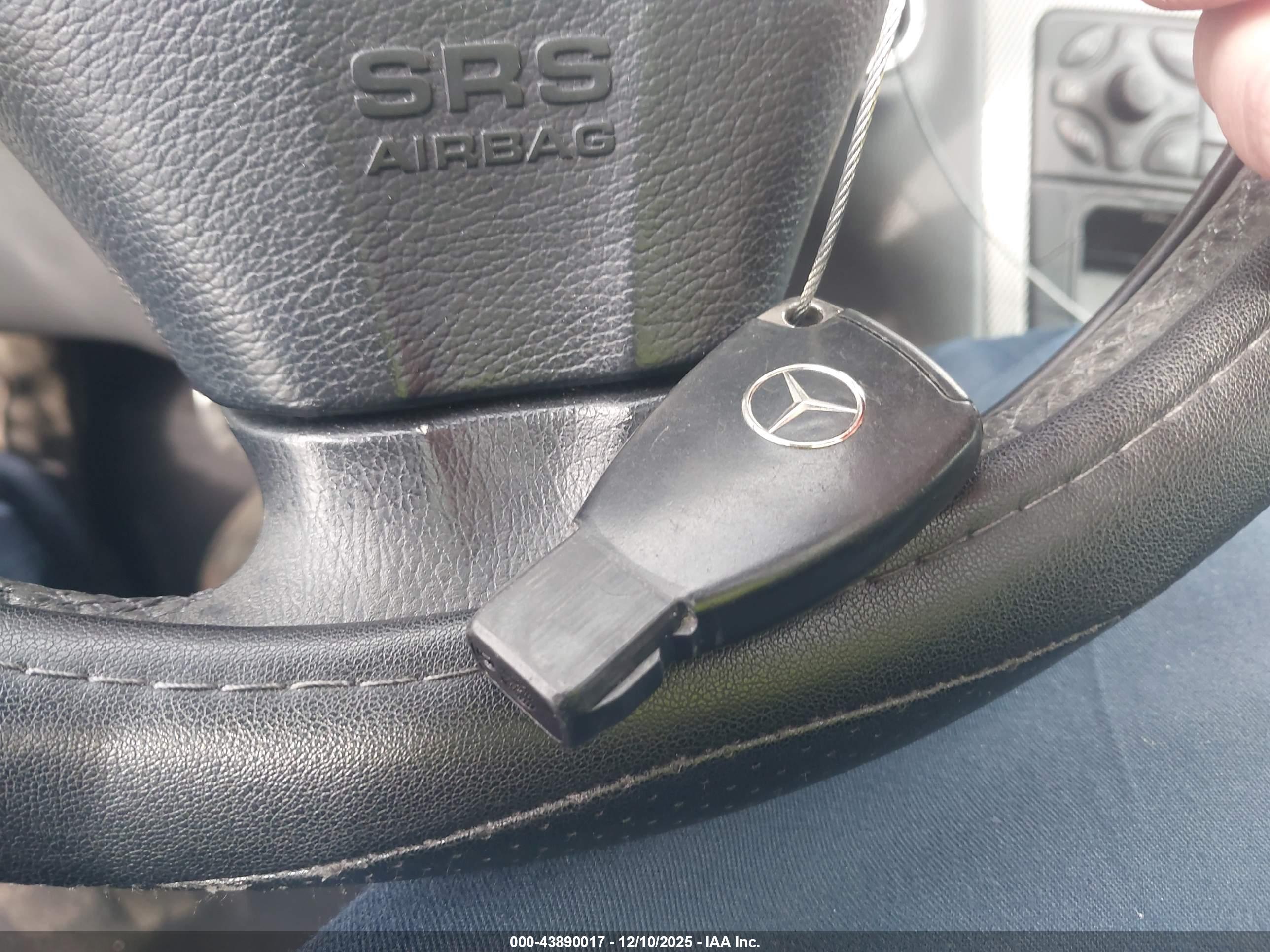 MERCEDES-BENZ C image 11