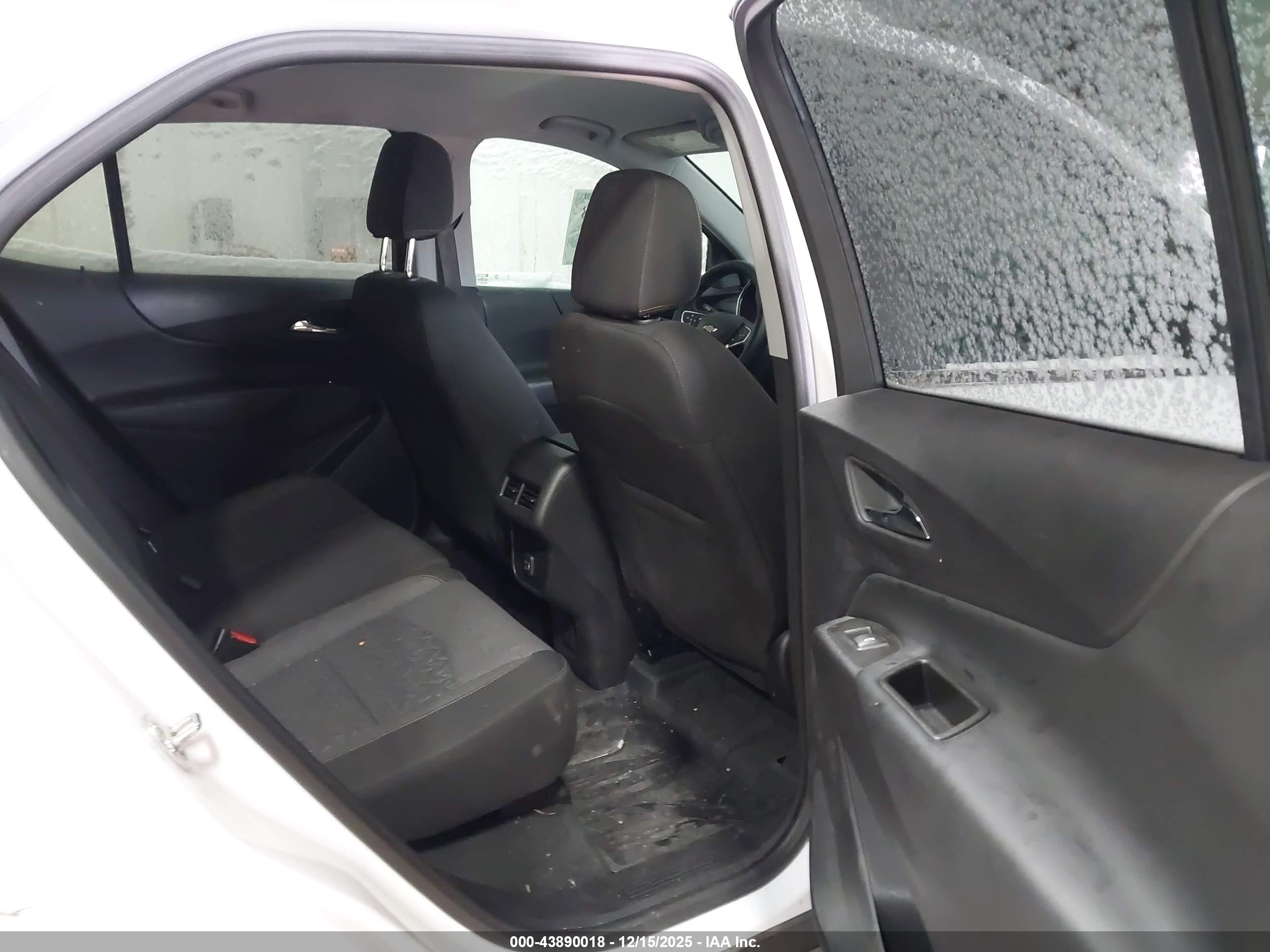CHEVROLET EQUINOX image 8