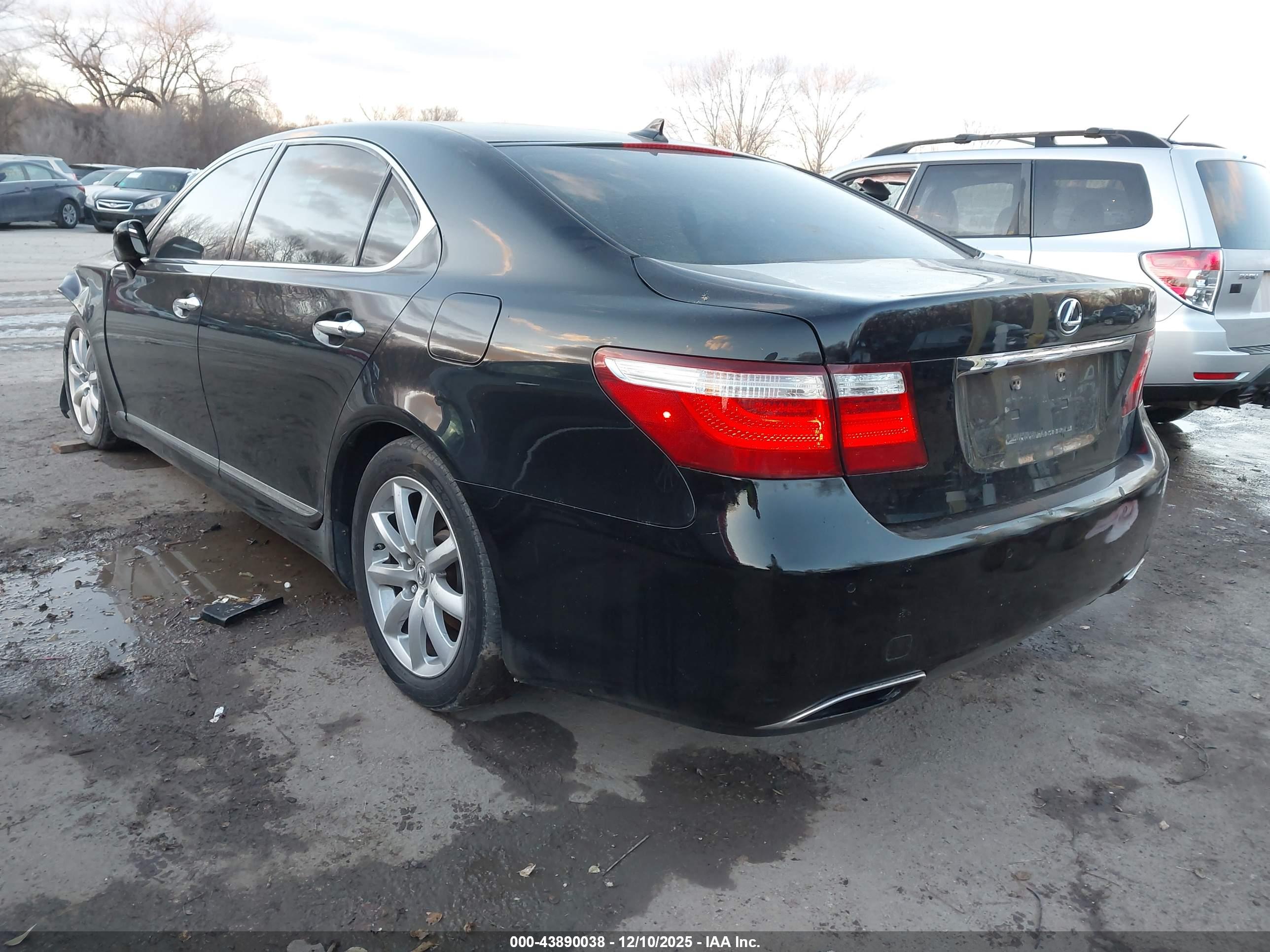 LEXUS LS image 3