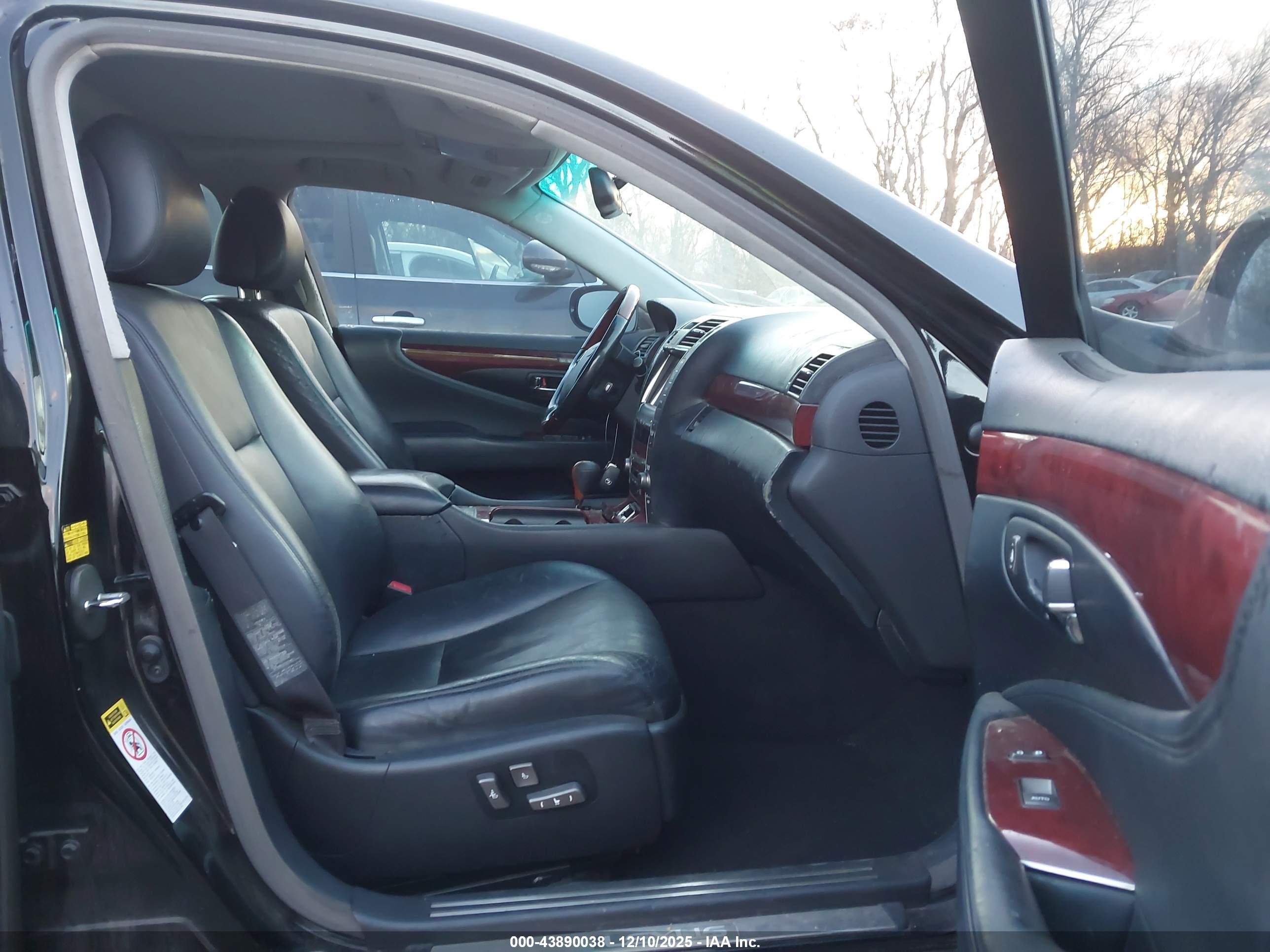 LEXUS LS image 5