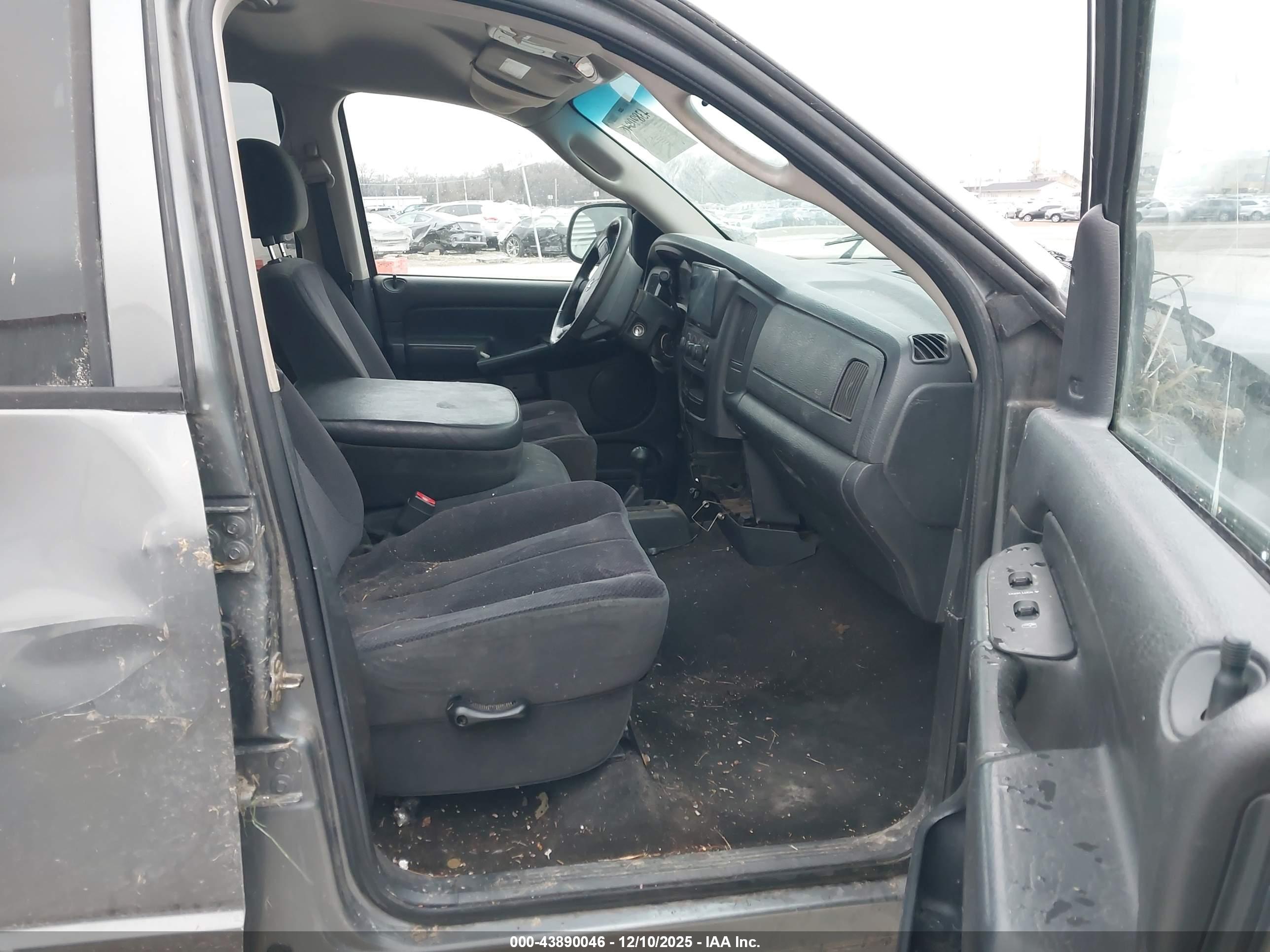 DODGE RAM image 5