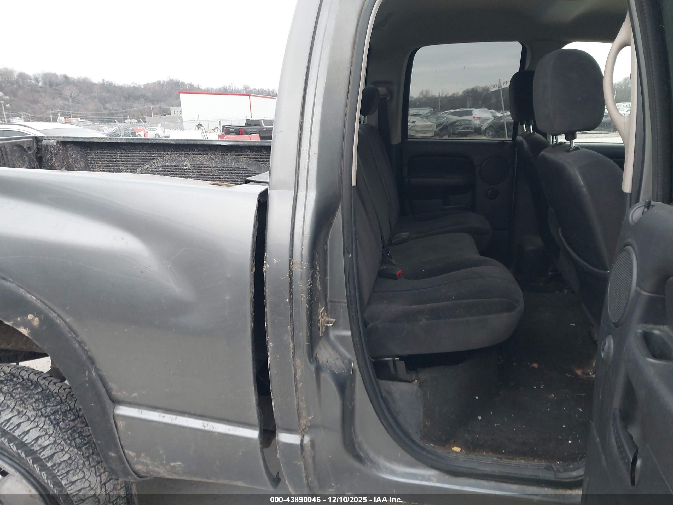 DODGE RAM image 8