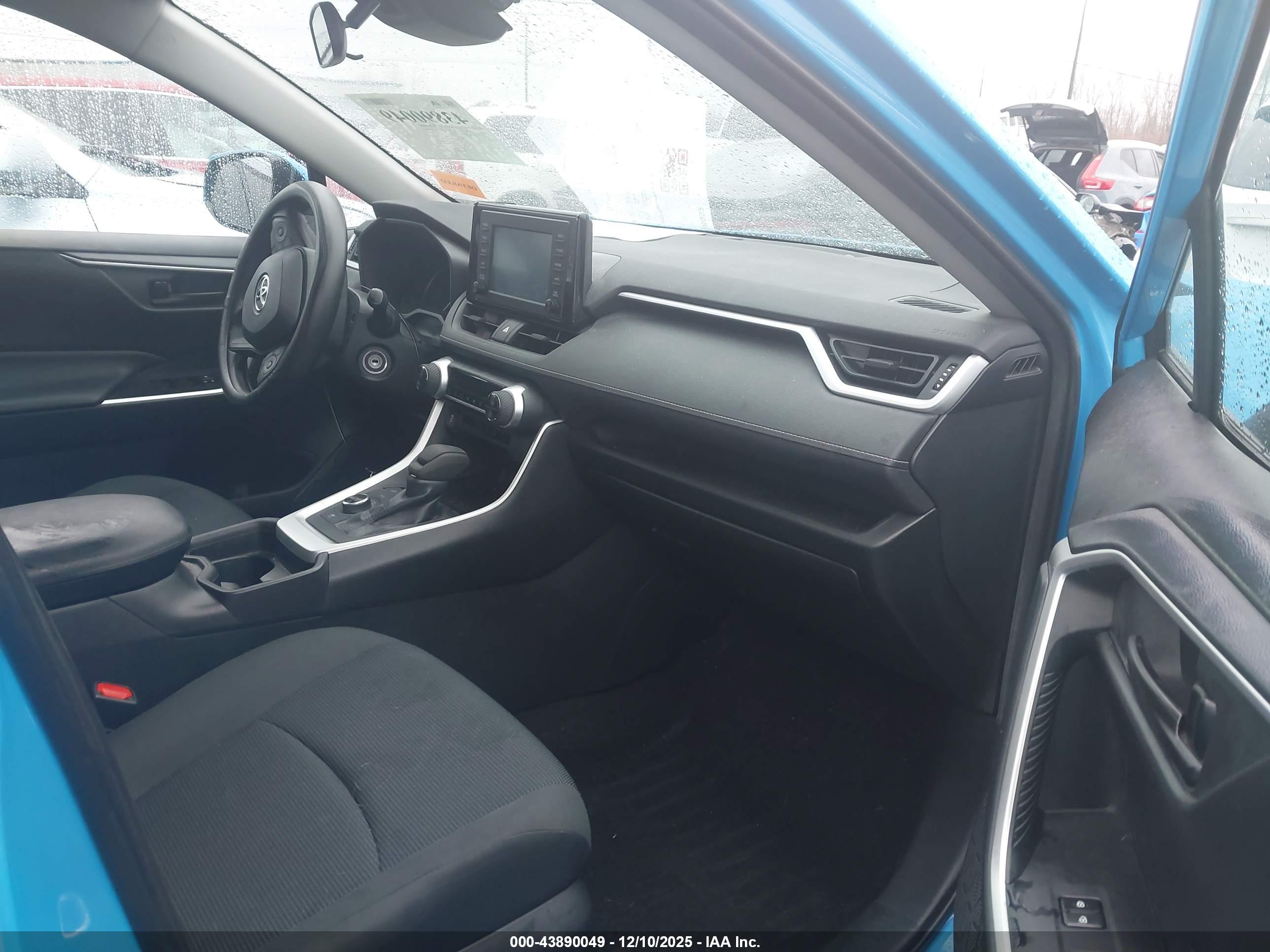 TOYOTA RAV4 image 5