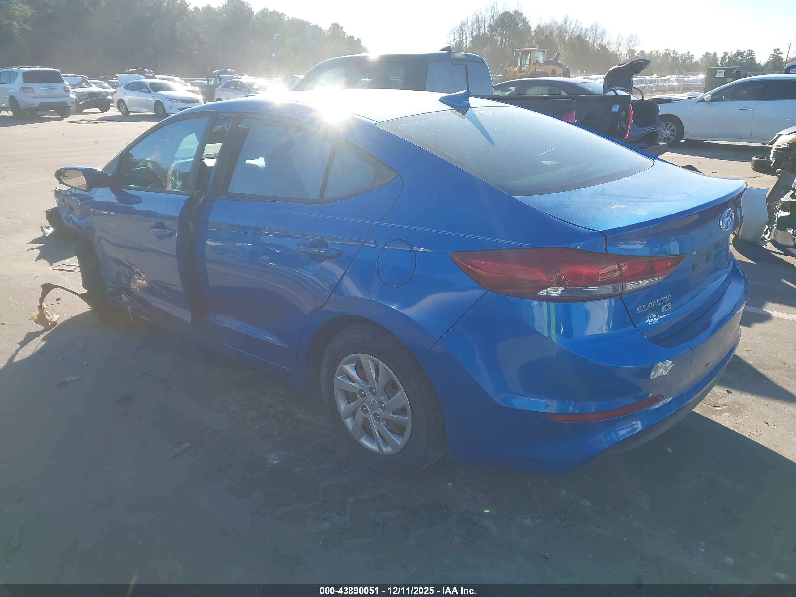 HYUNDAI ELANTRA image 3