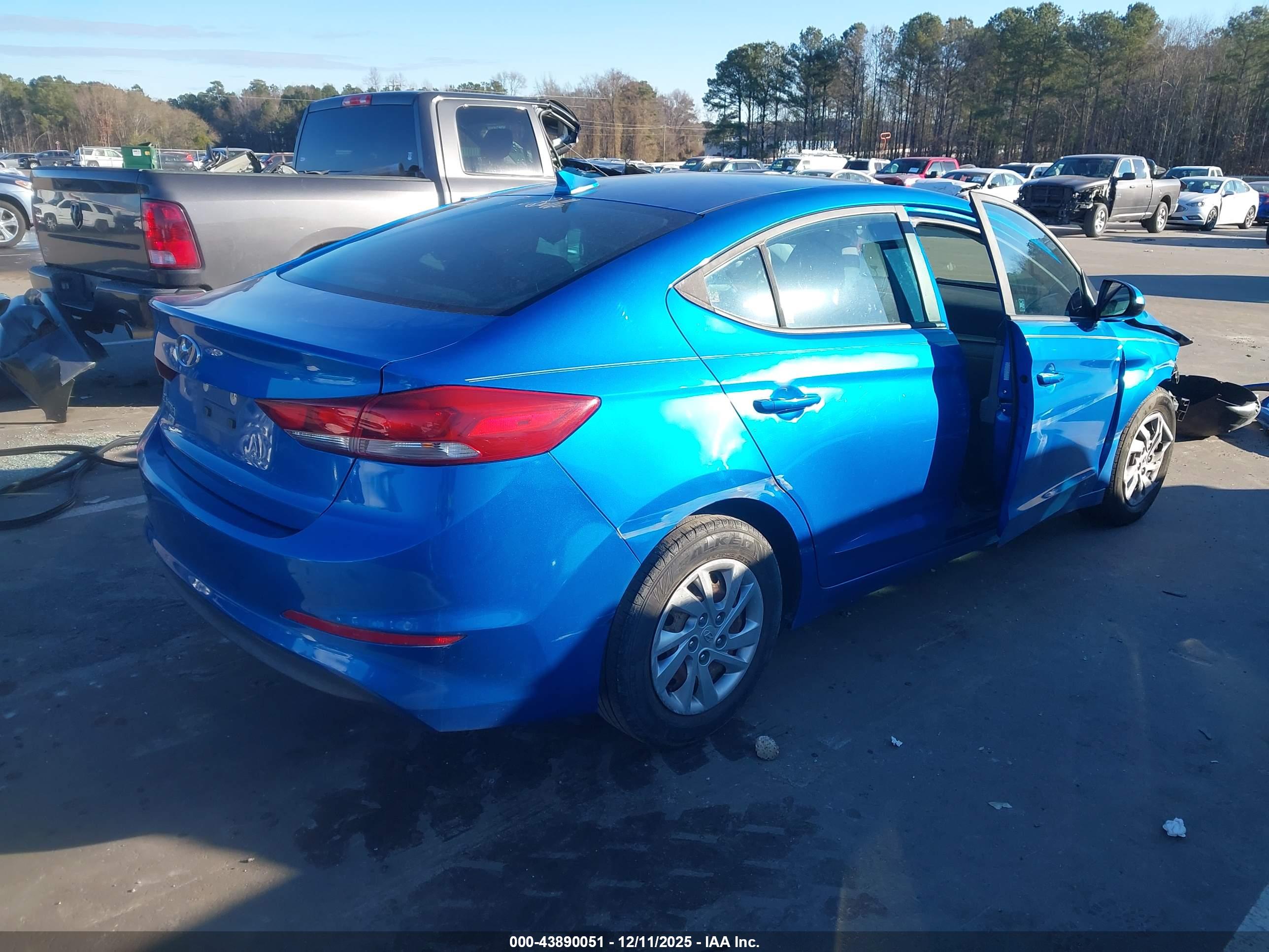 HYUNDAI ELANTRA image 4