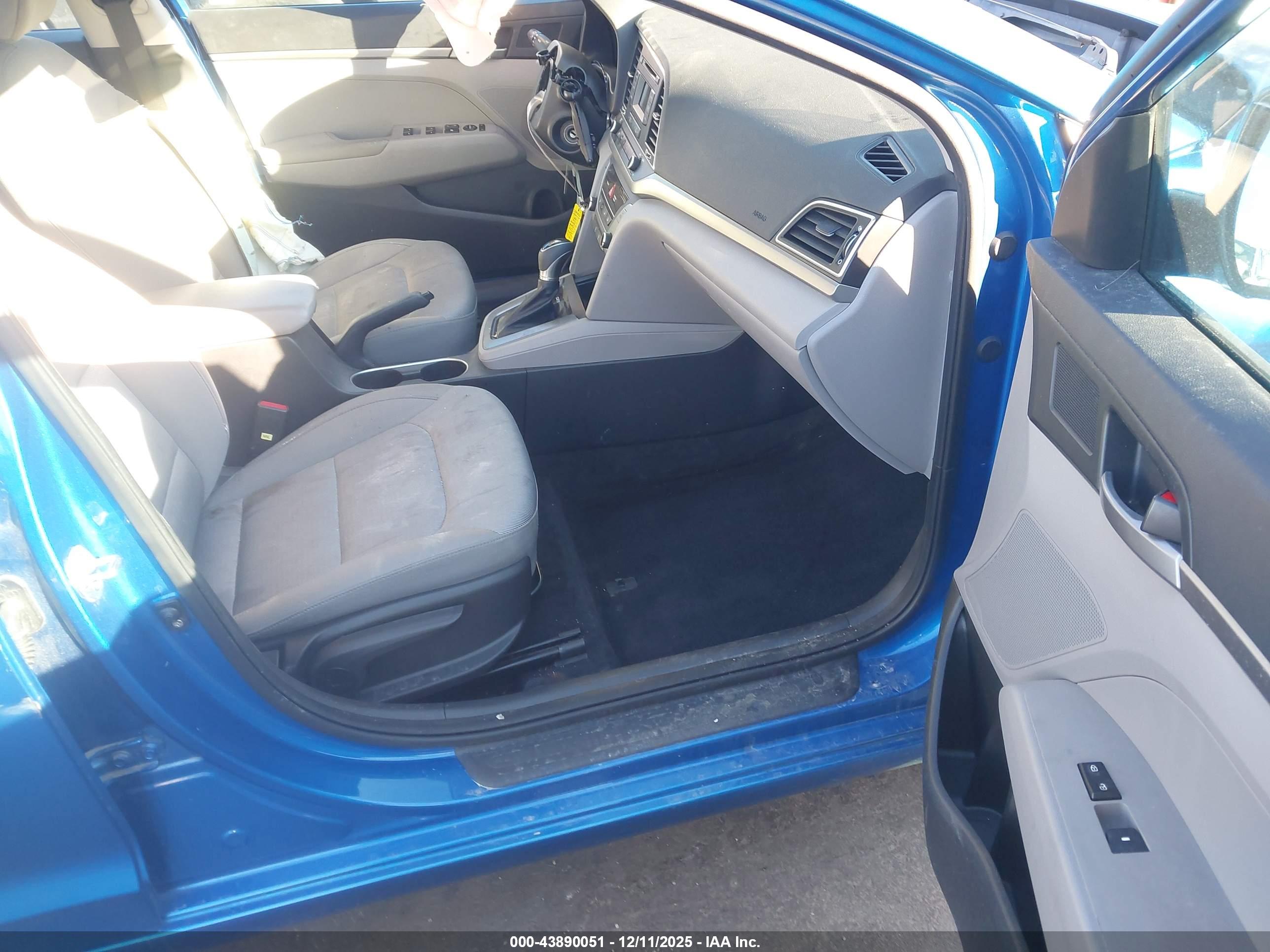 HYUNDAI ELANTRA image 5