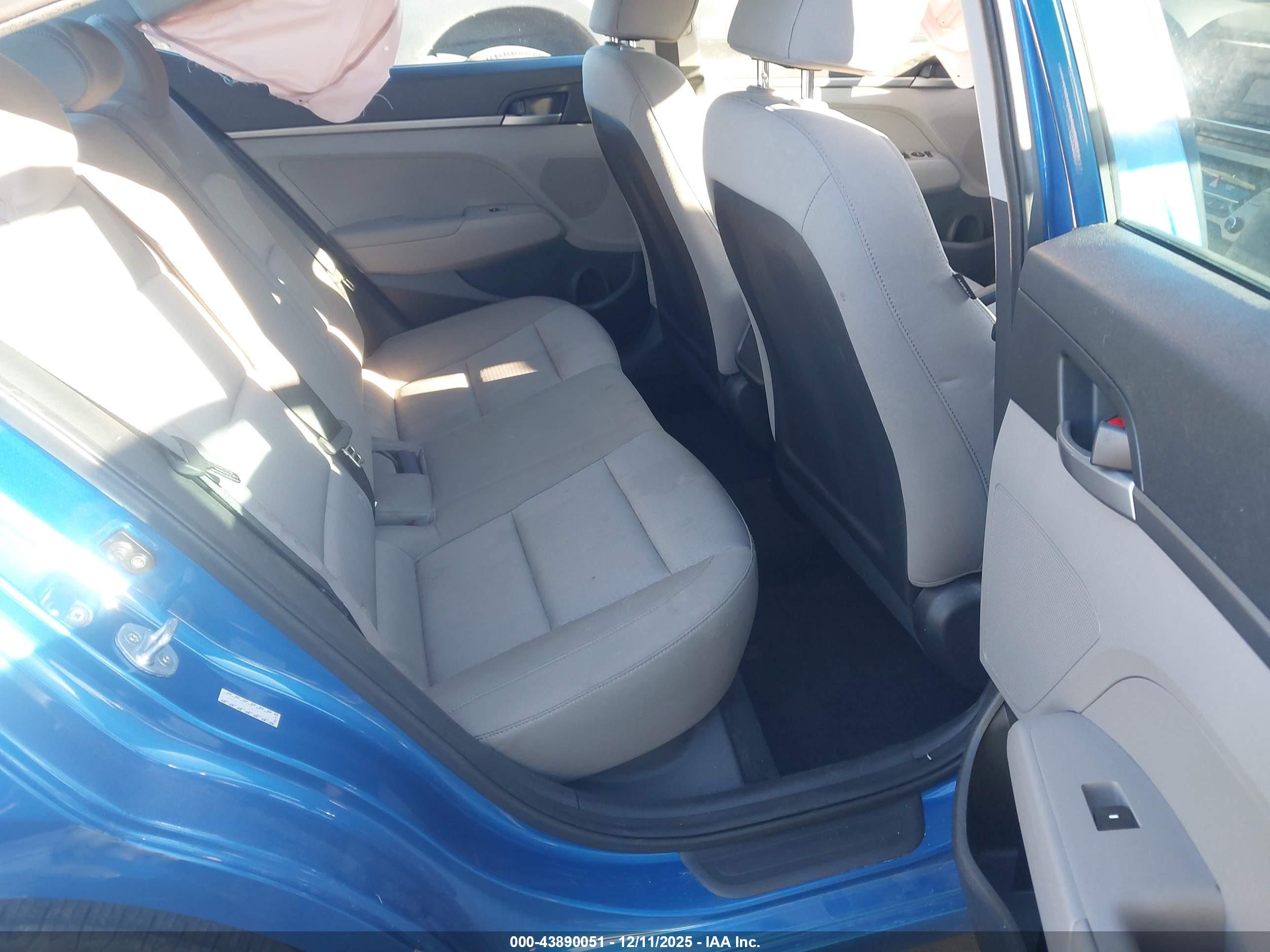 HYUNDAI ELANTRA image 8