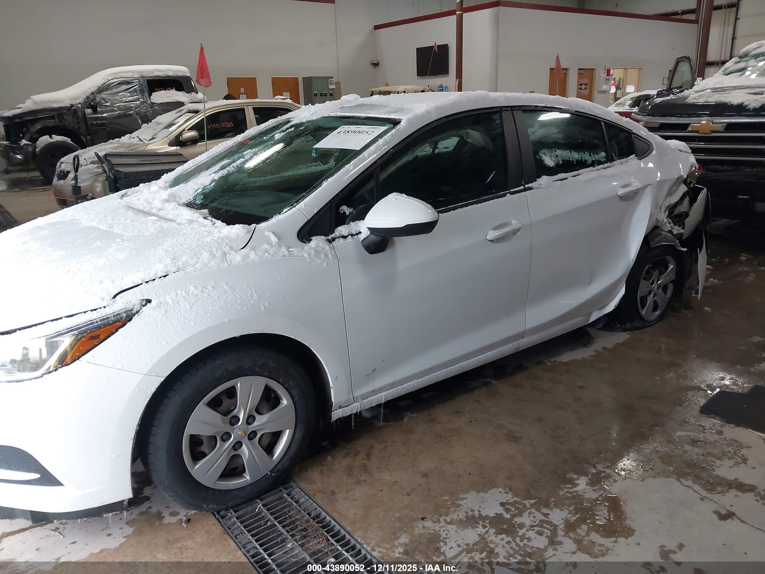 CHEVROLET CRUZE image 2