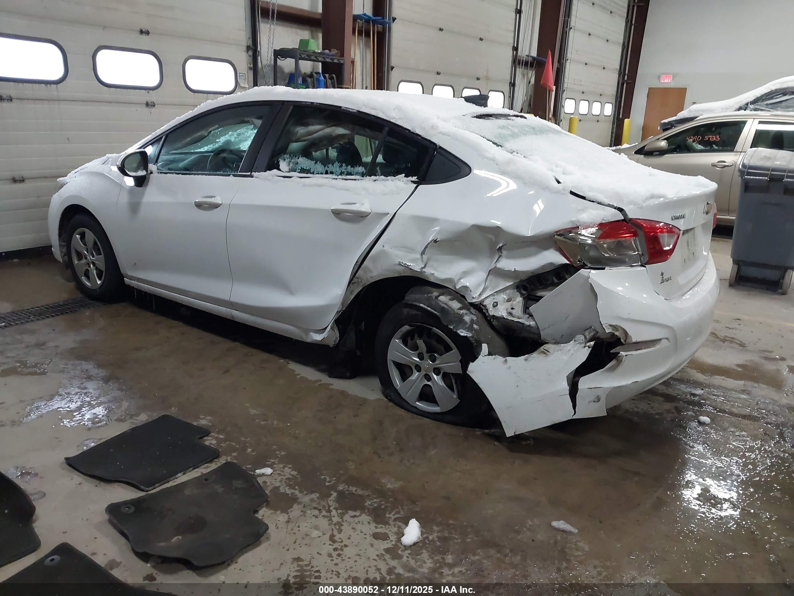 CHEVROLET CRUZE image 3