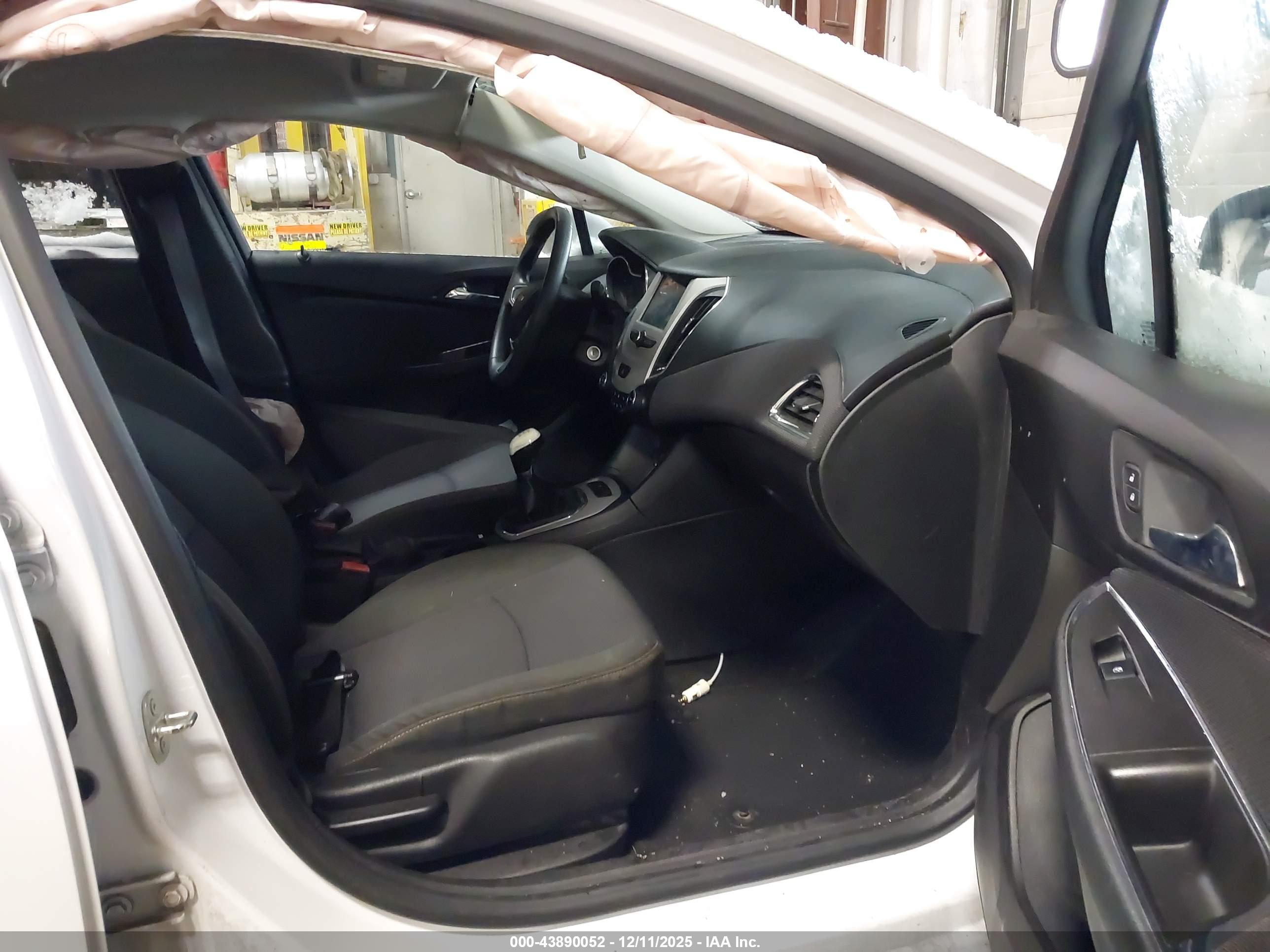 CHEVROLET CRUZE image 5