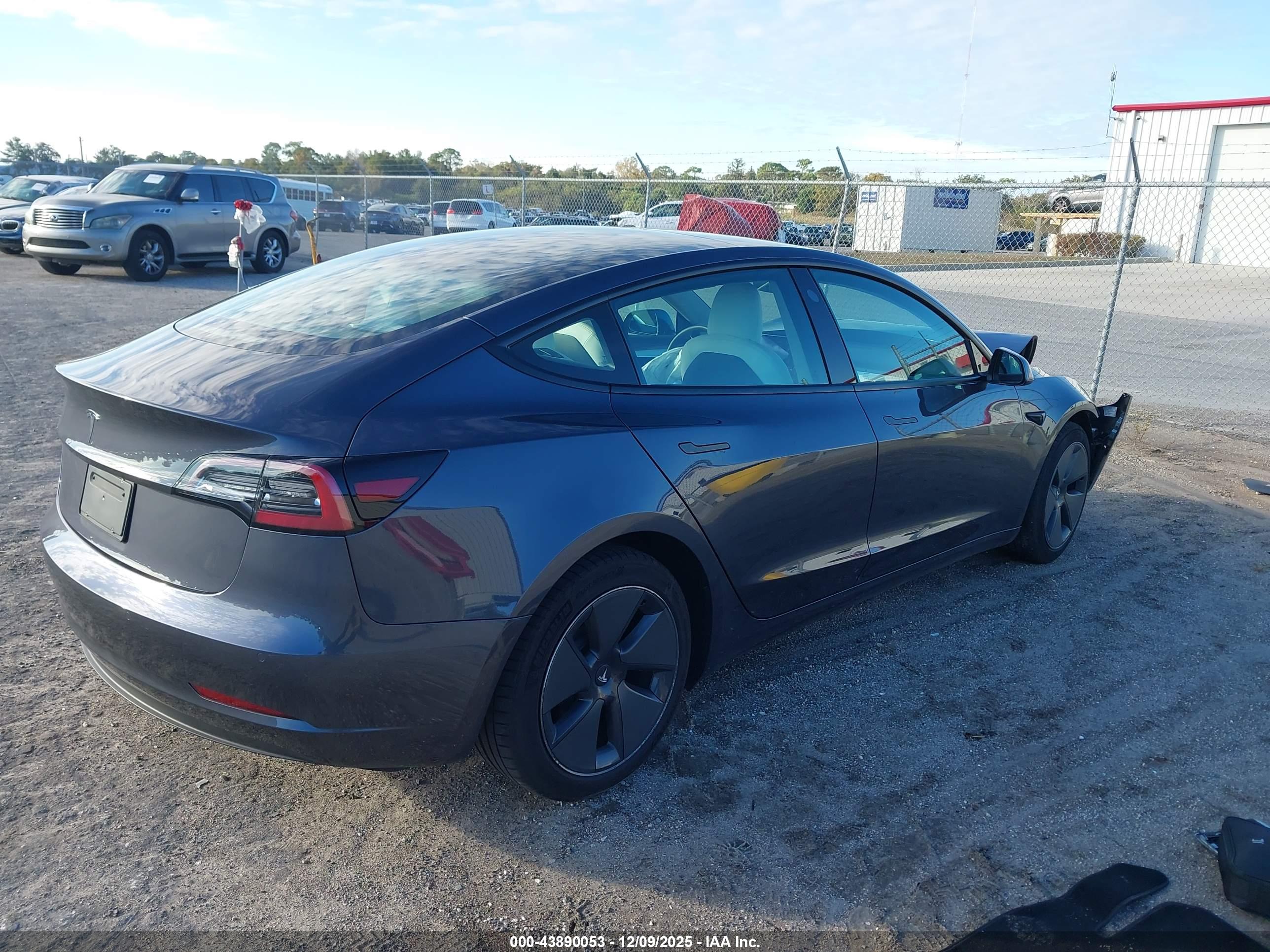 TESLA MODEL image 4