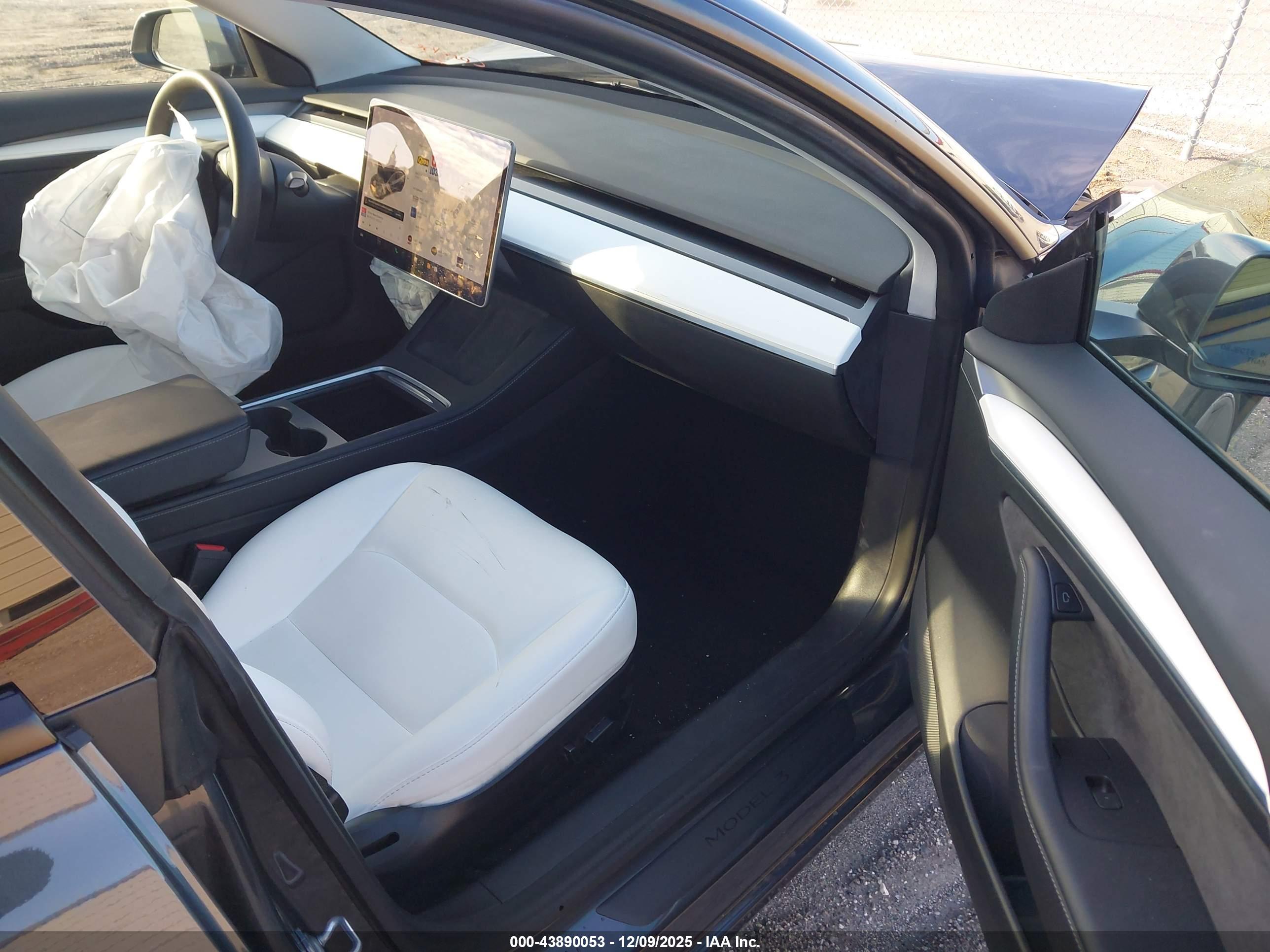 TESLA MODEL image 5