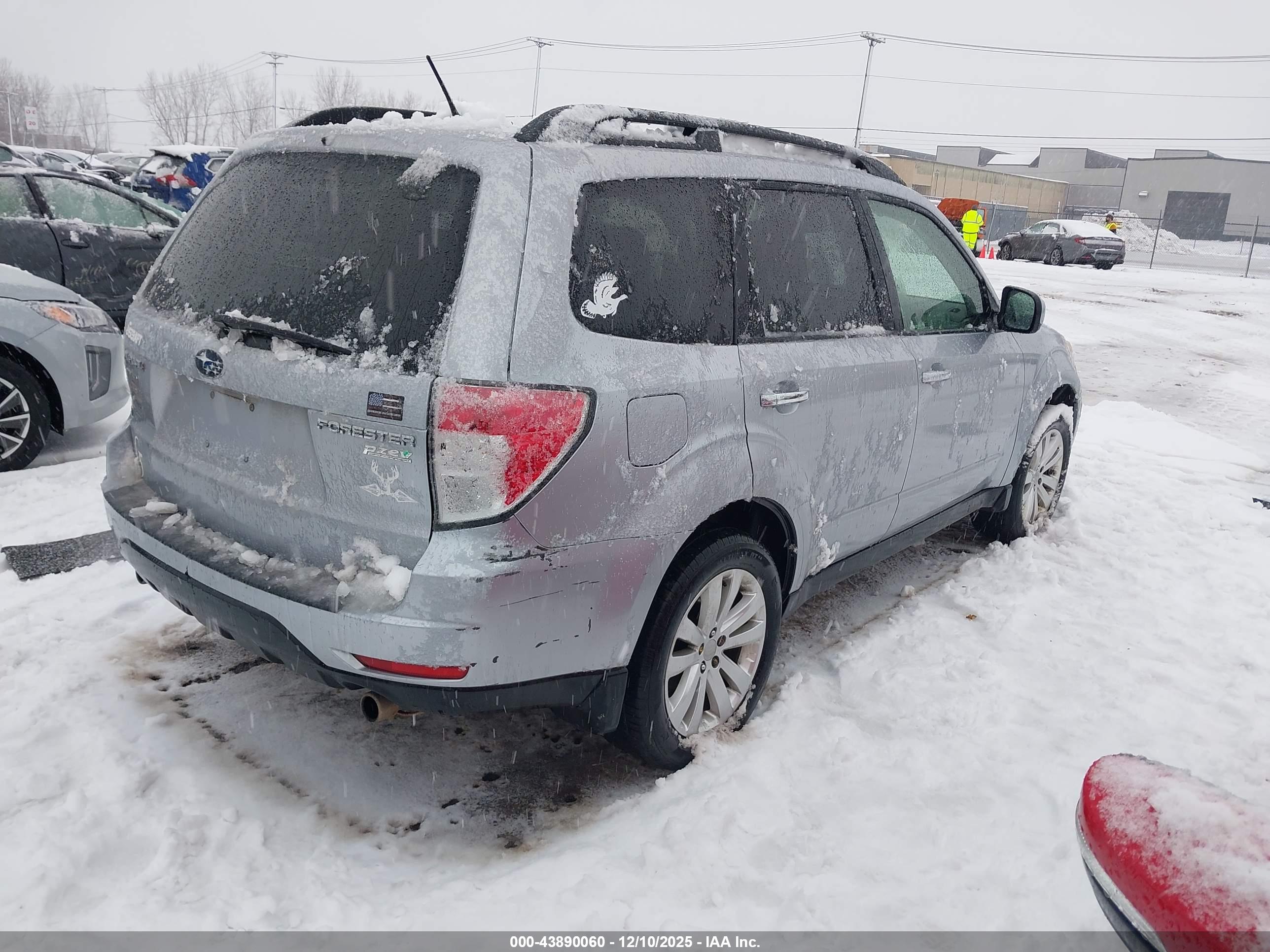 SUBARU FORESTER image 4