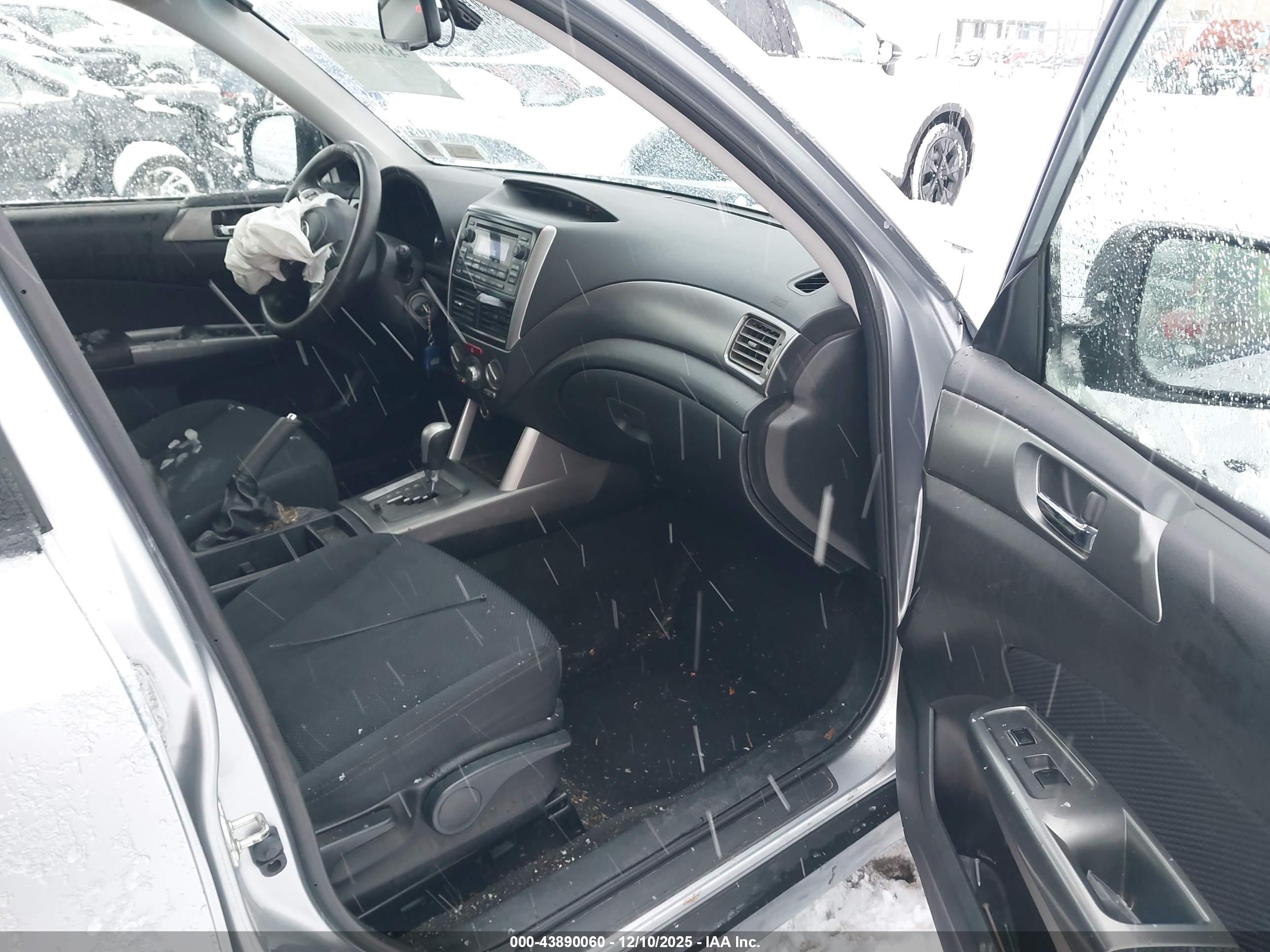 SUBARU FORESTER image 5