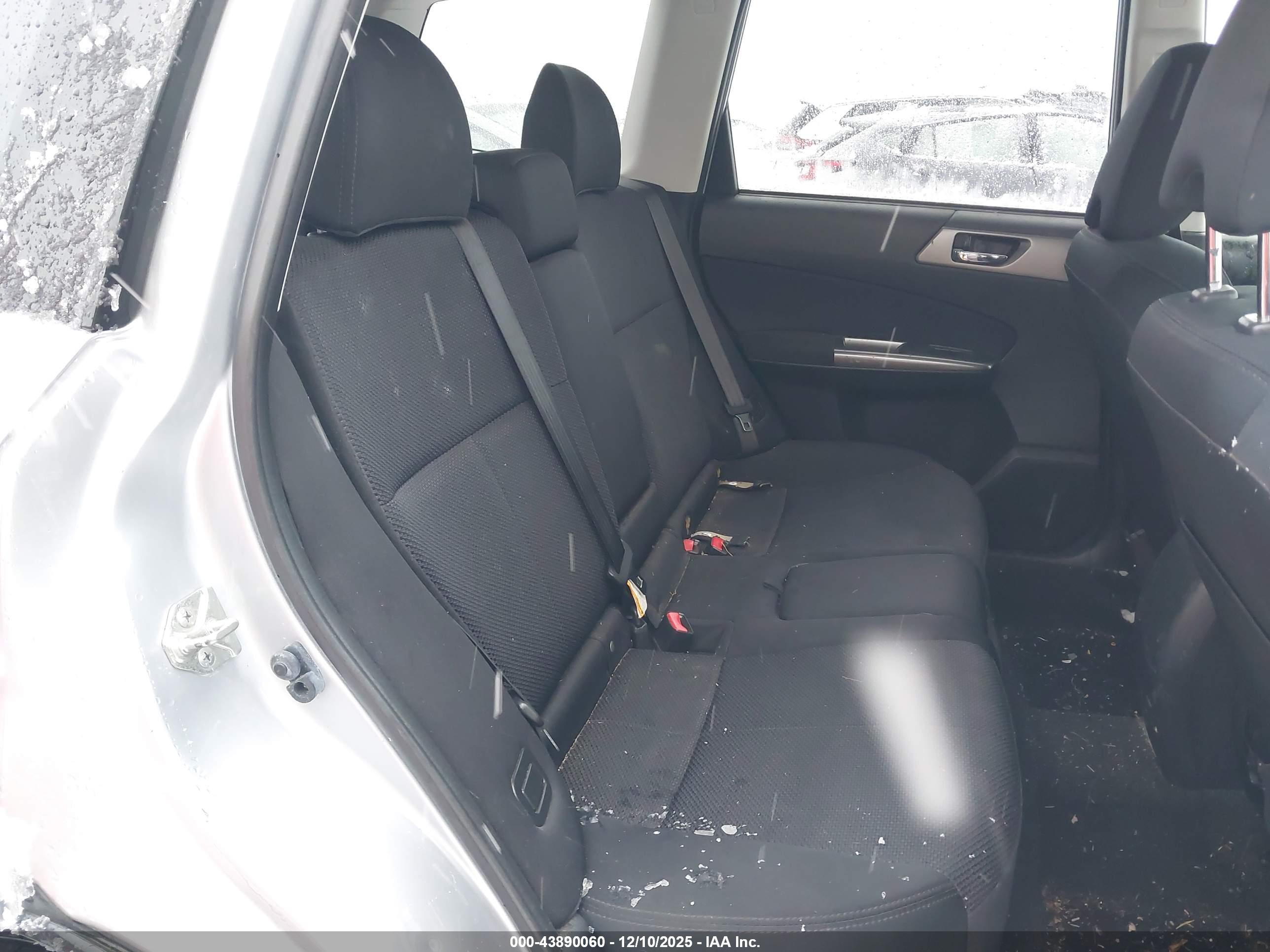 SUBARU FORESTER image 8