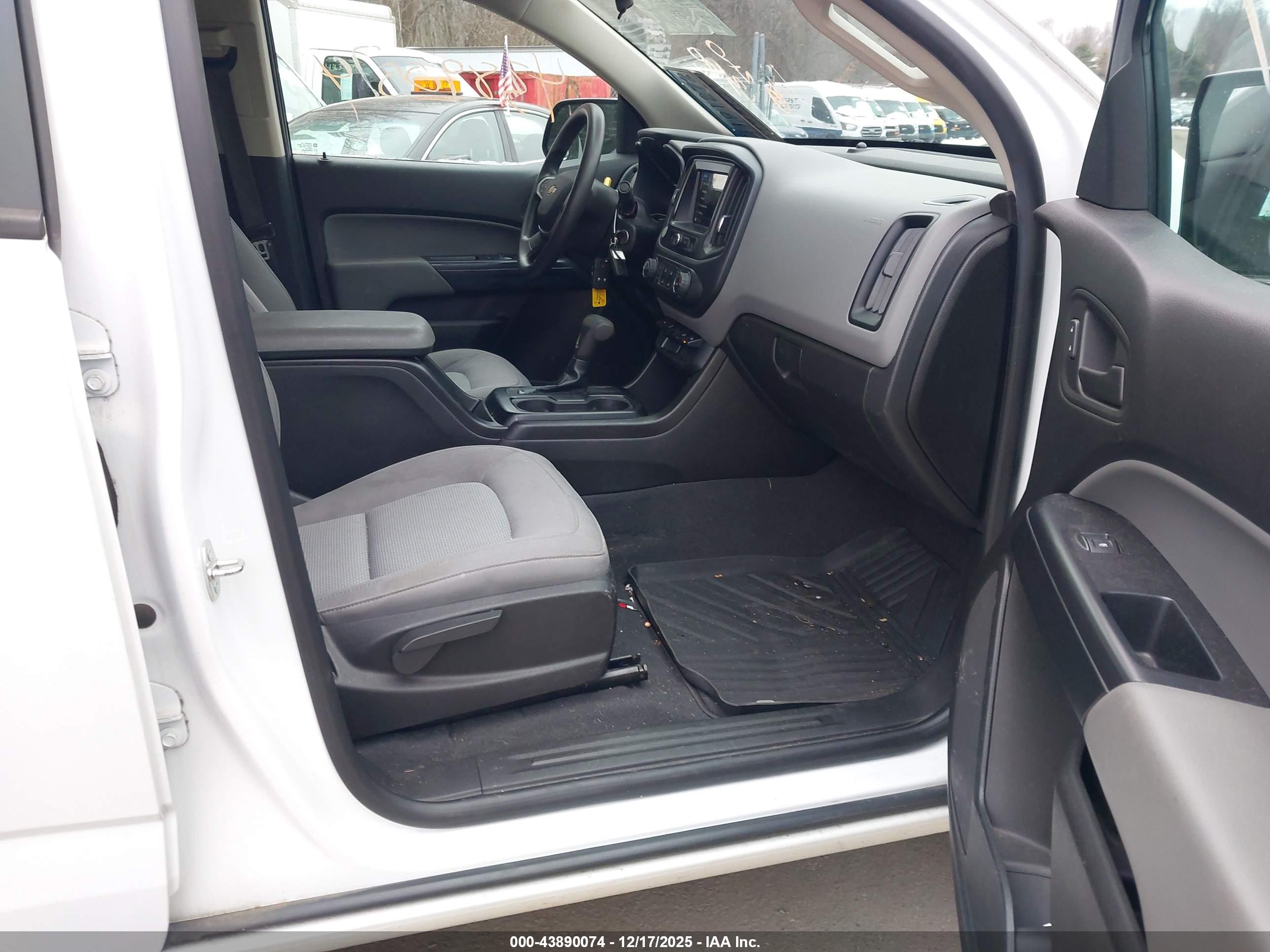 CHEVROLET COLORADO image 5
