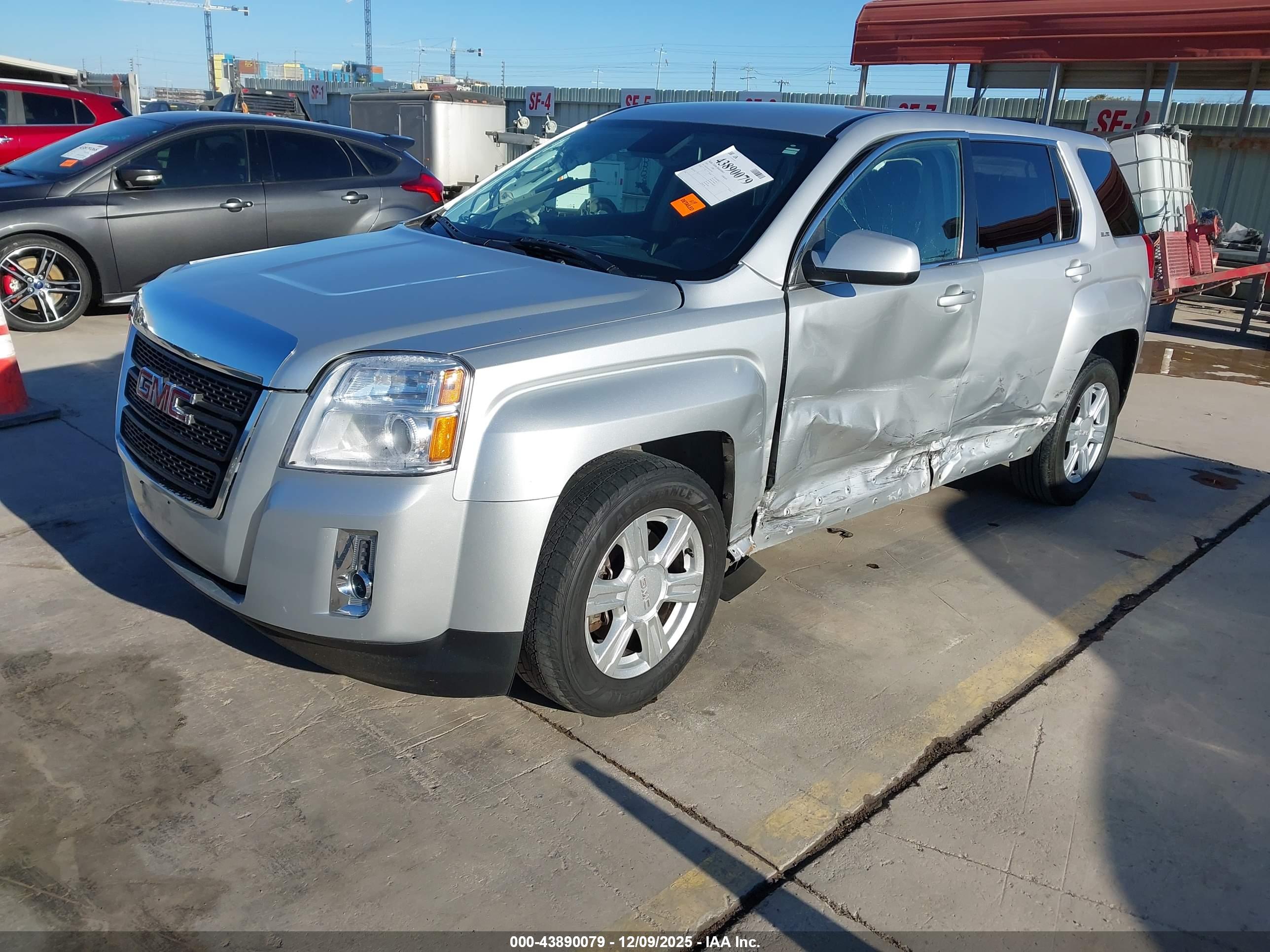 GMC TERRAIN image 2