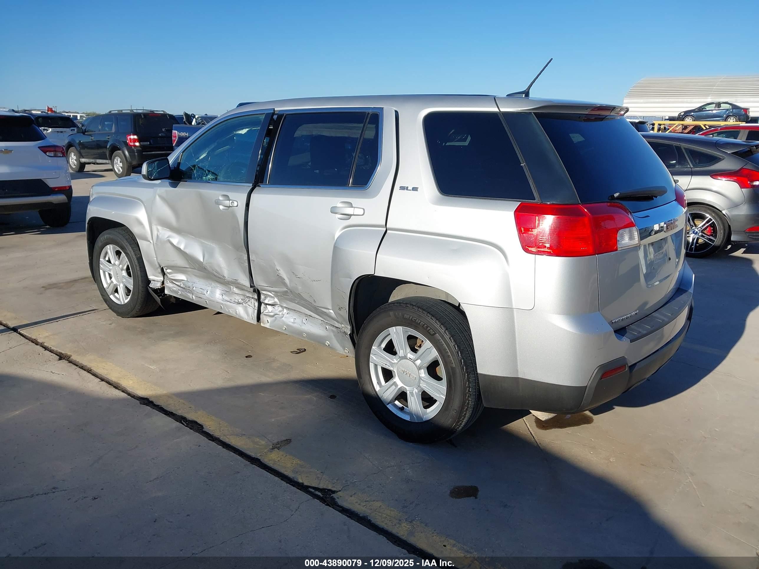 GMC TERRAIN image 3