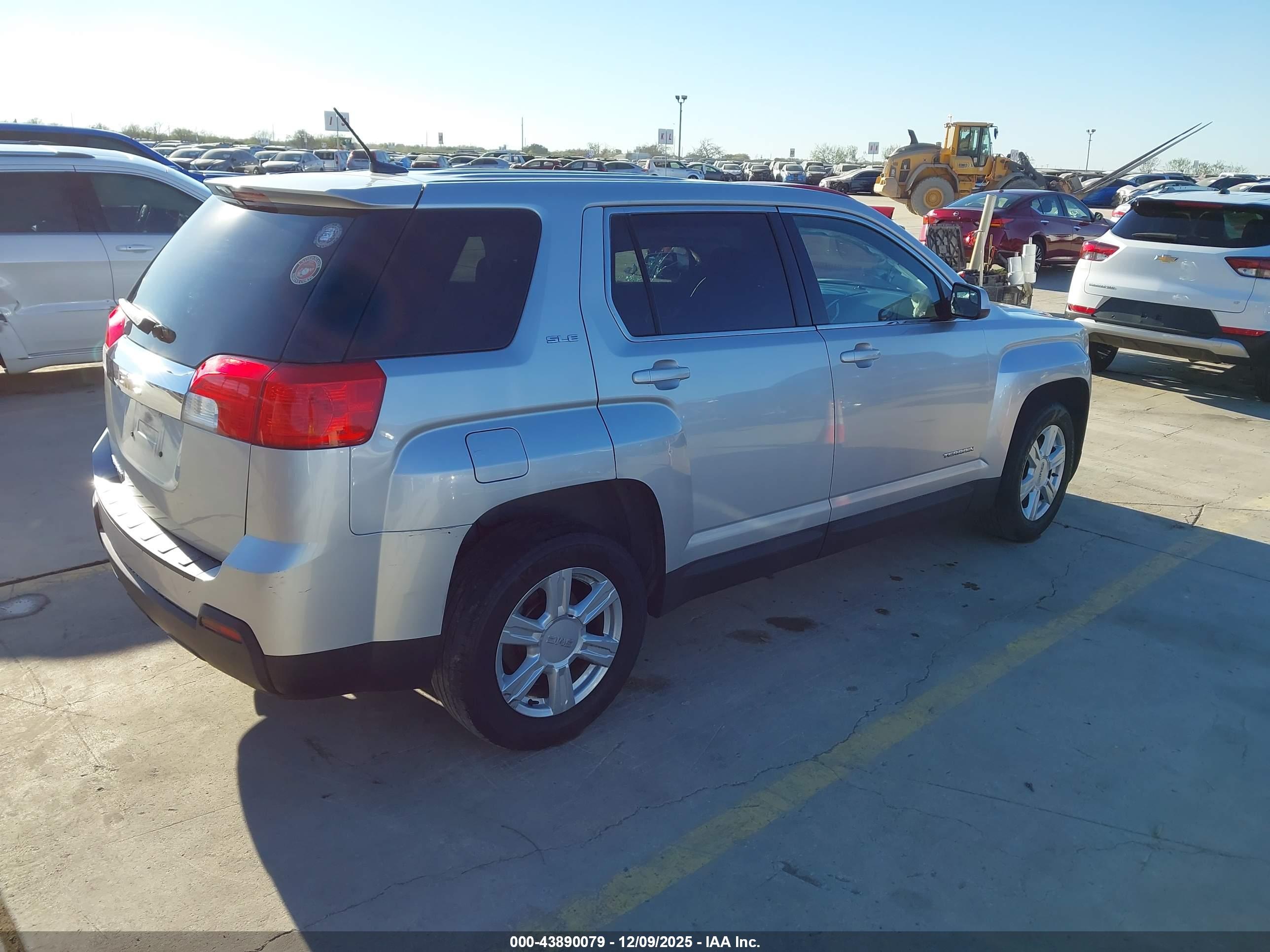 GMC TERRAIN image 4